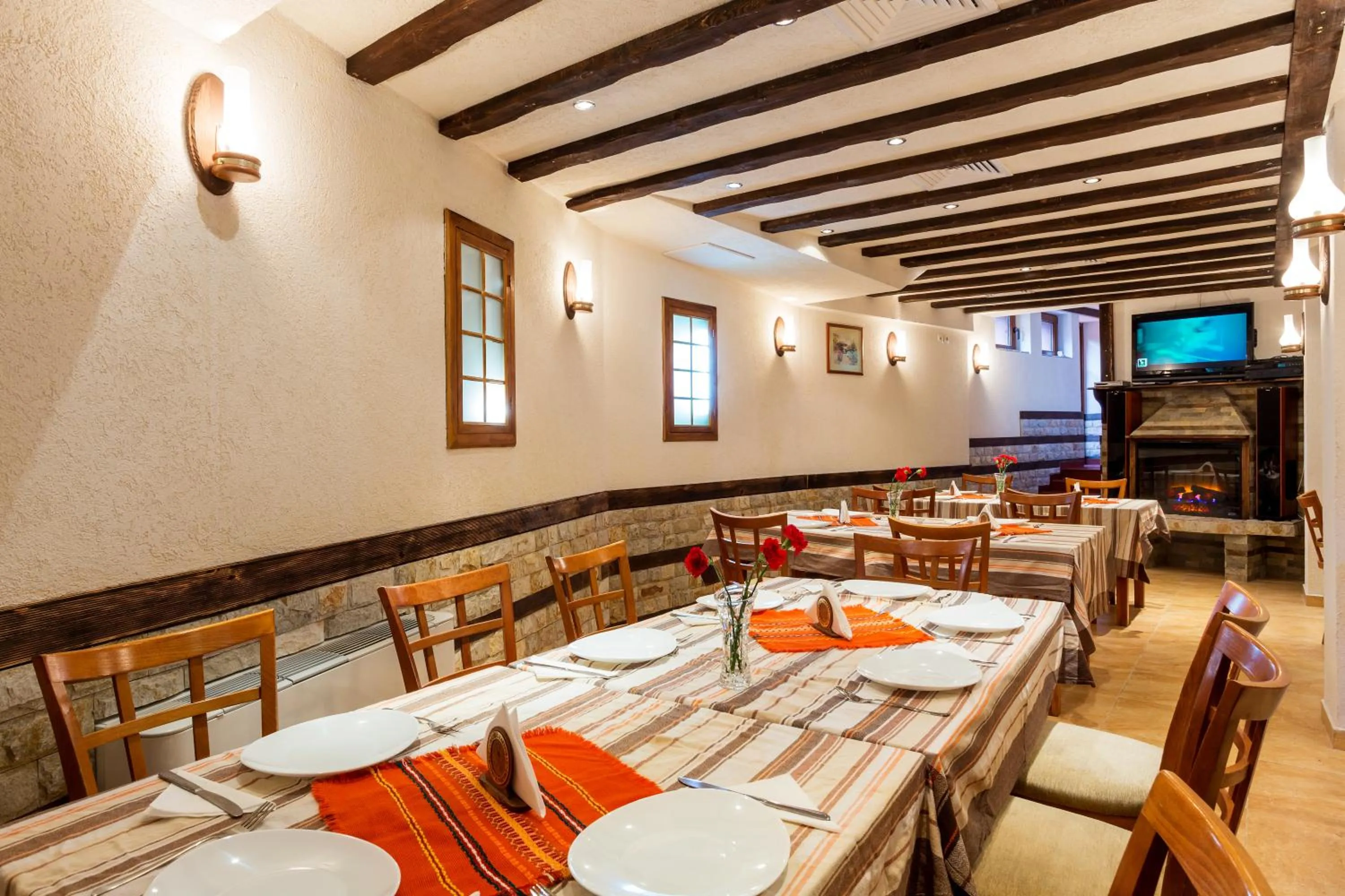 Restaurant/places to eat in Family Hotel Romantika