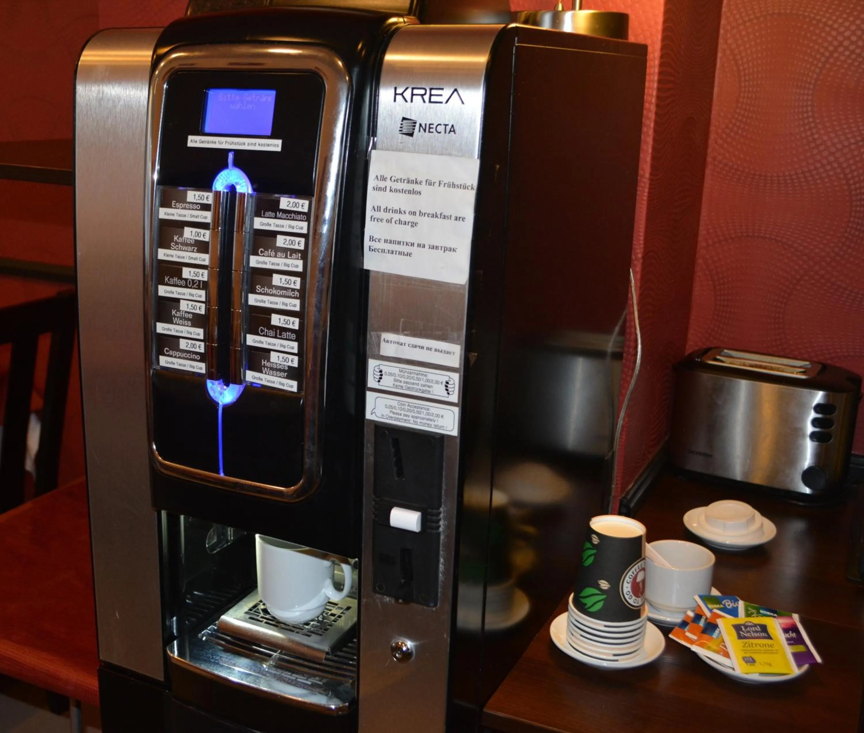 Food and drinks in Atlas Berlin Hotel