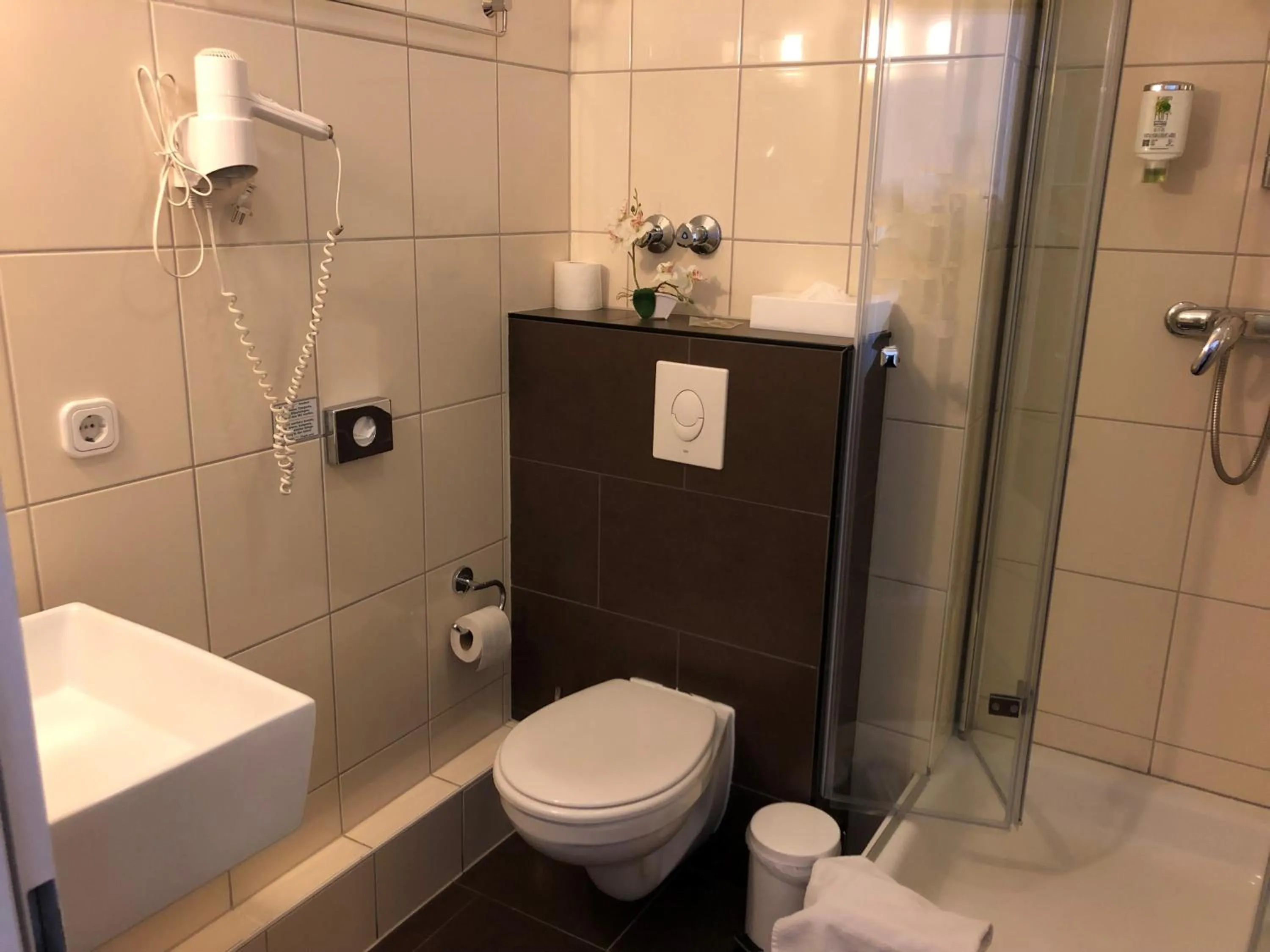 Bathroom in Atlas Berlin Hotel