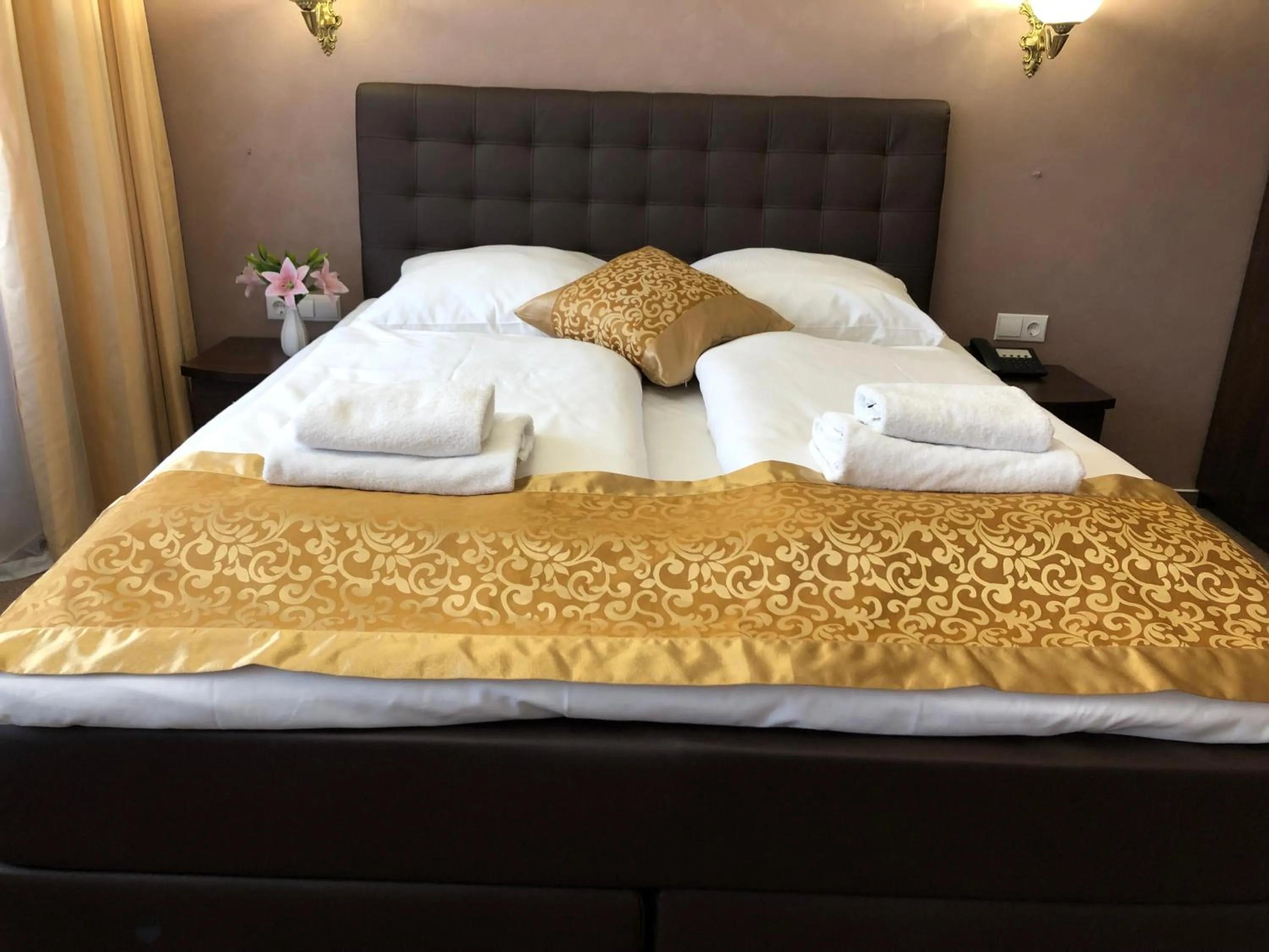 Bed in Atlas Berlin Hotel