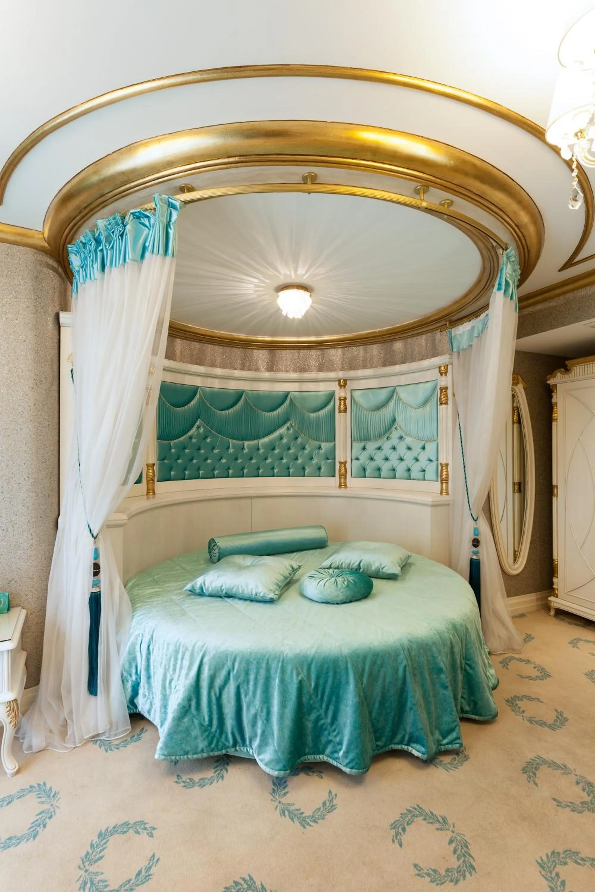 Photo of the whole room, Bed in Ottoman's Life Hotel S Class