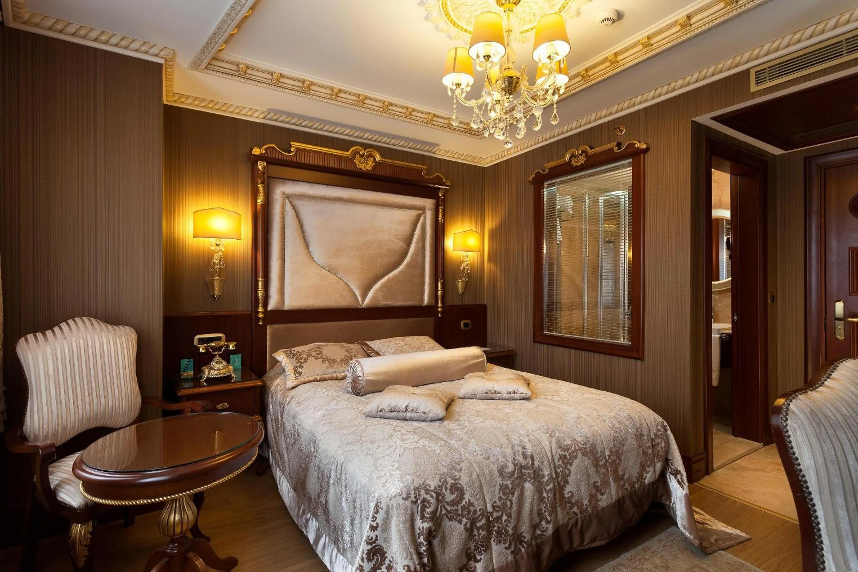 Shower, Bed in Ottoman's Life Hotel S Class