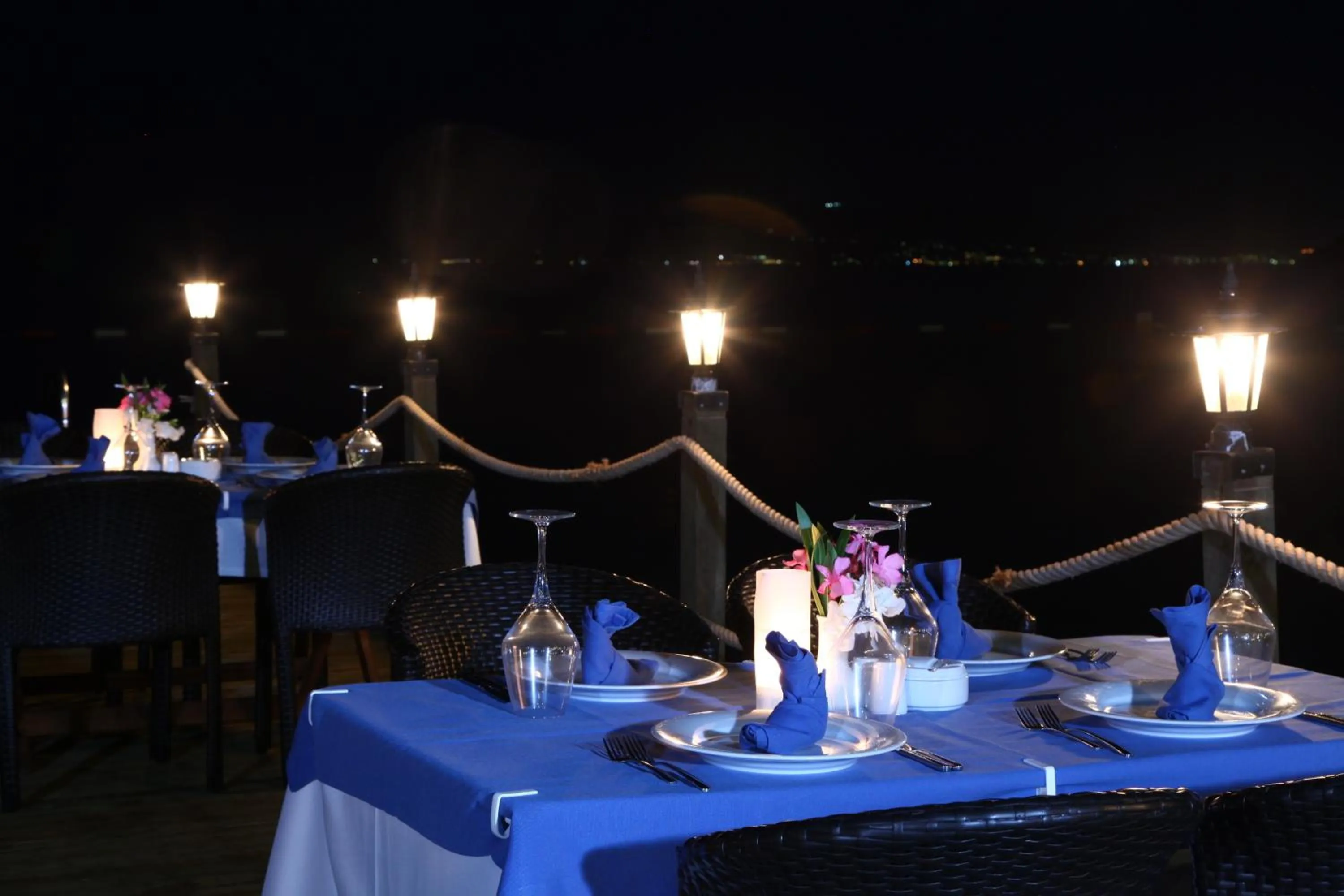 Restaurant/places to eat in Aktur Residence