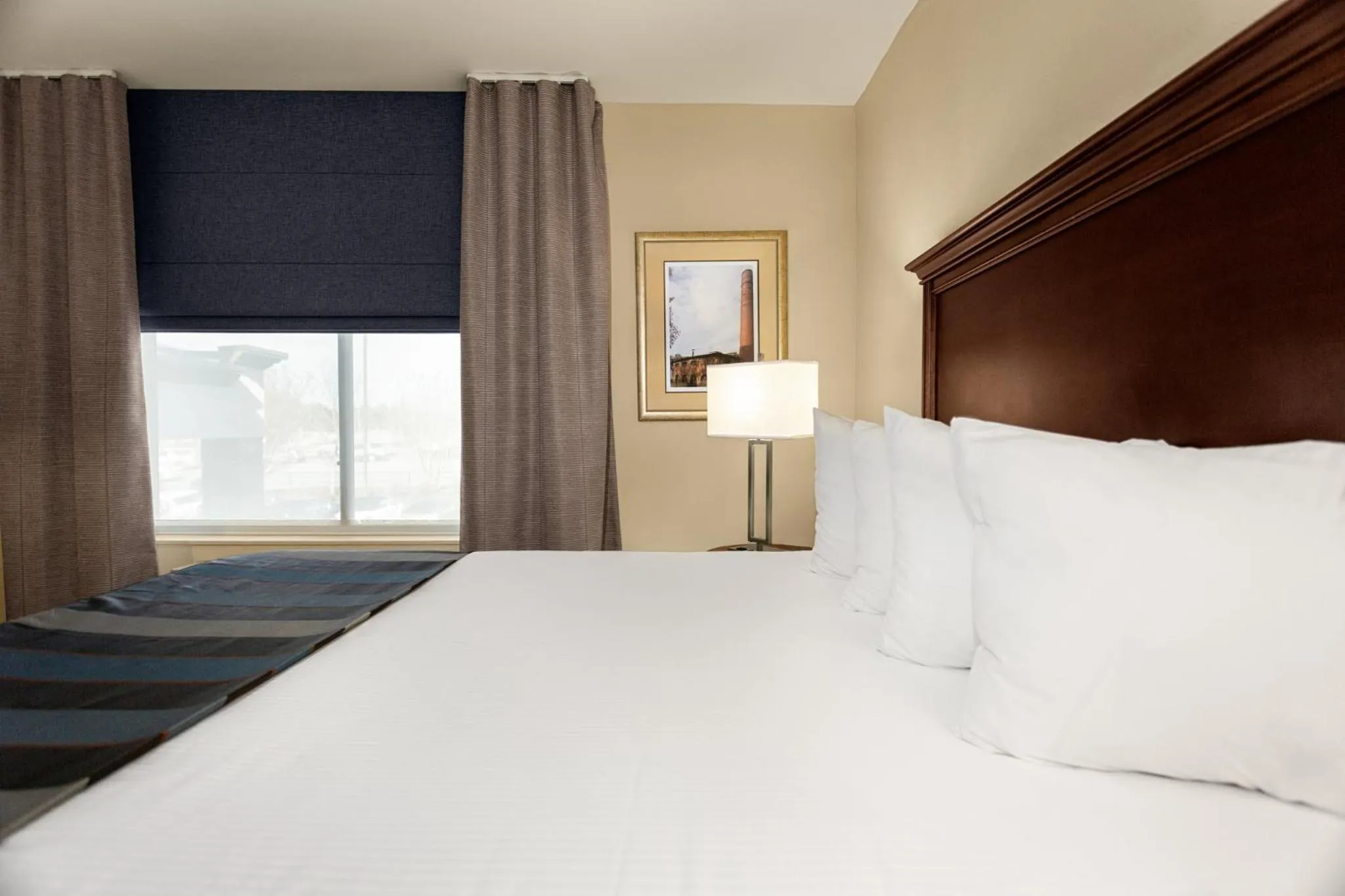 Photo of the whole room, Bed in Lexington Expo Hotel by IHG