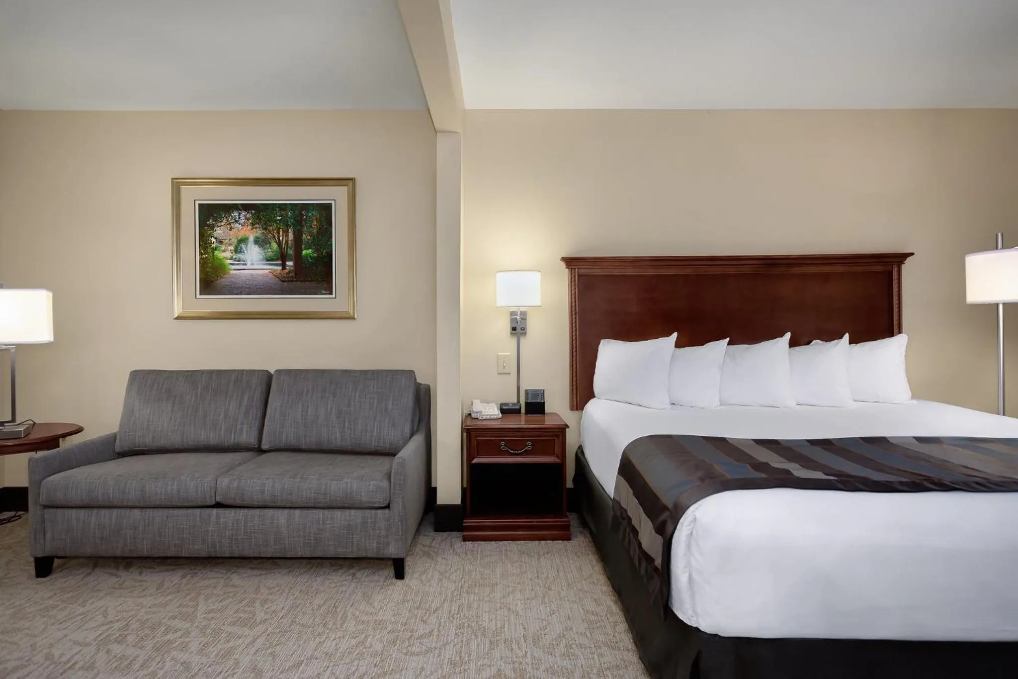 Photo of the whole room, Bed in Lexington Expo Hotel by IHG