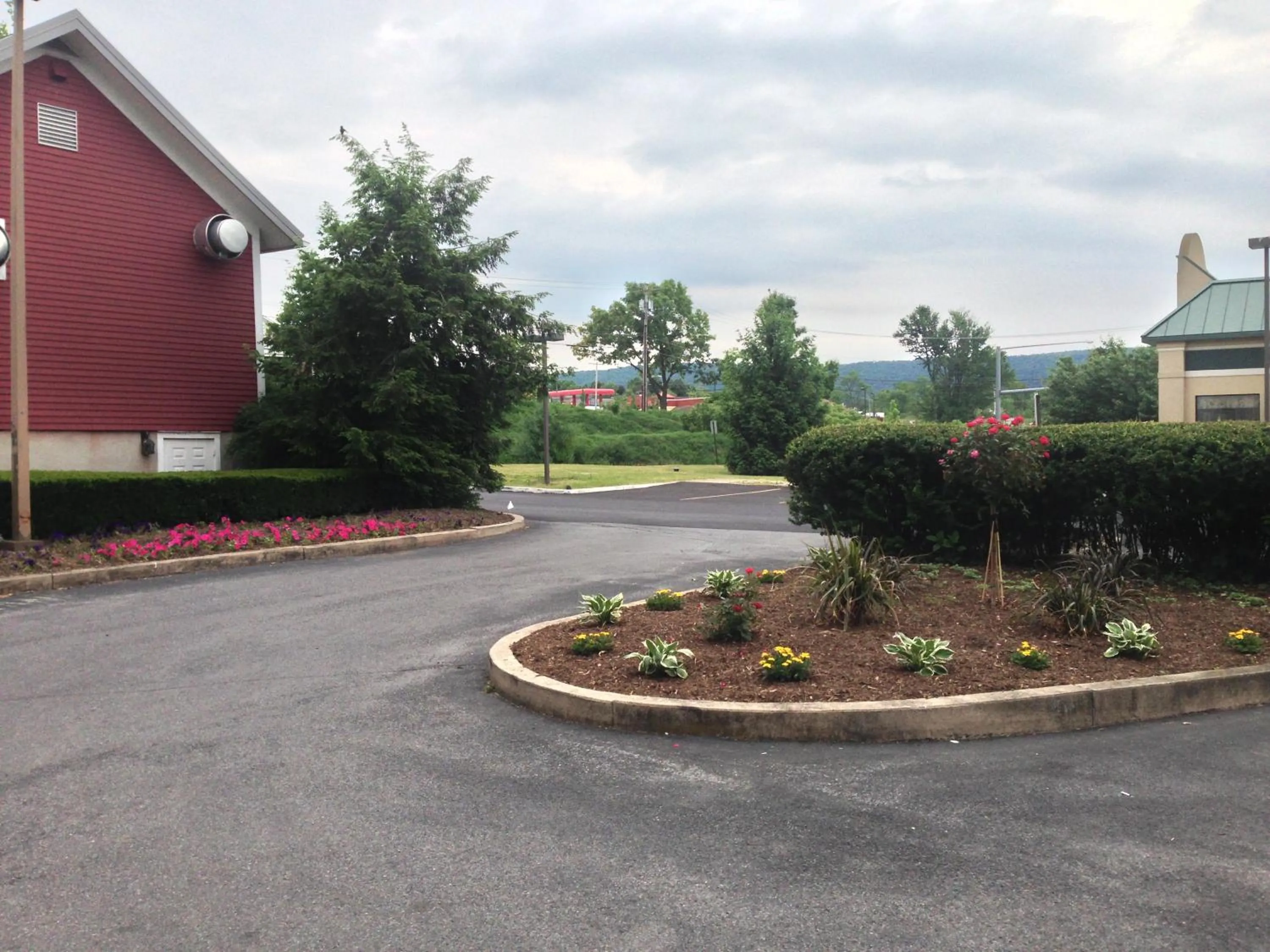 Facade/entrance in Super 8 by Wyndham State College