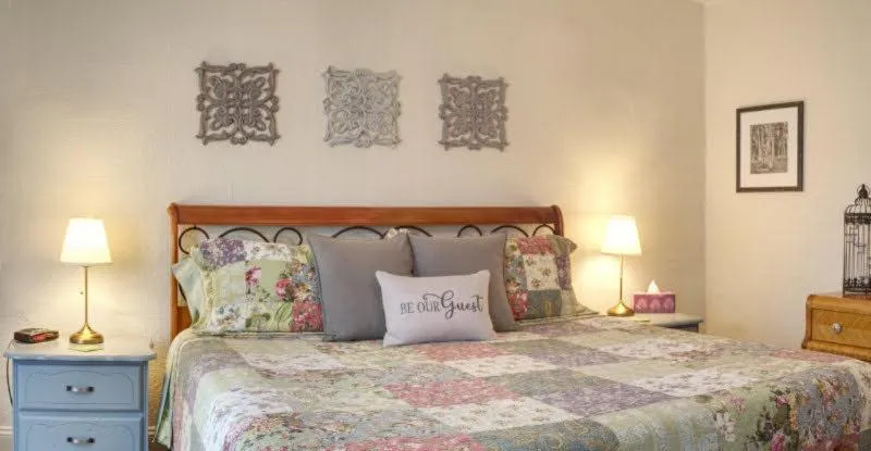 Bed in Willow House Inn B&B