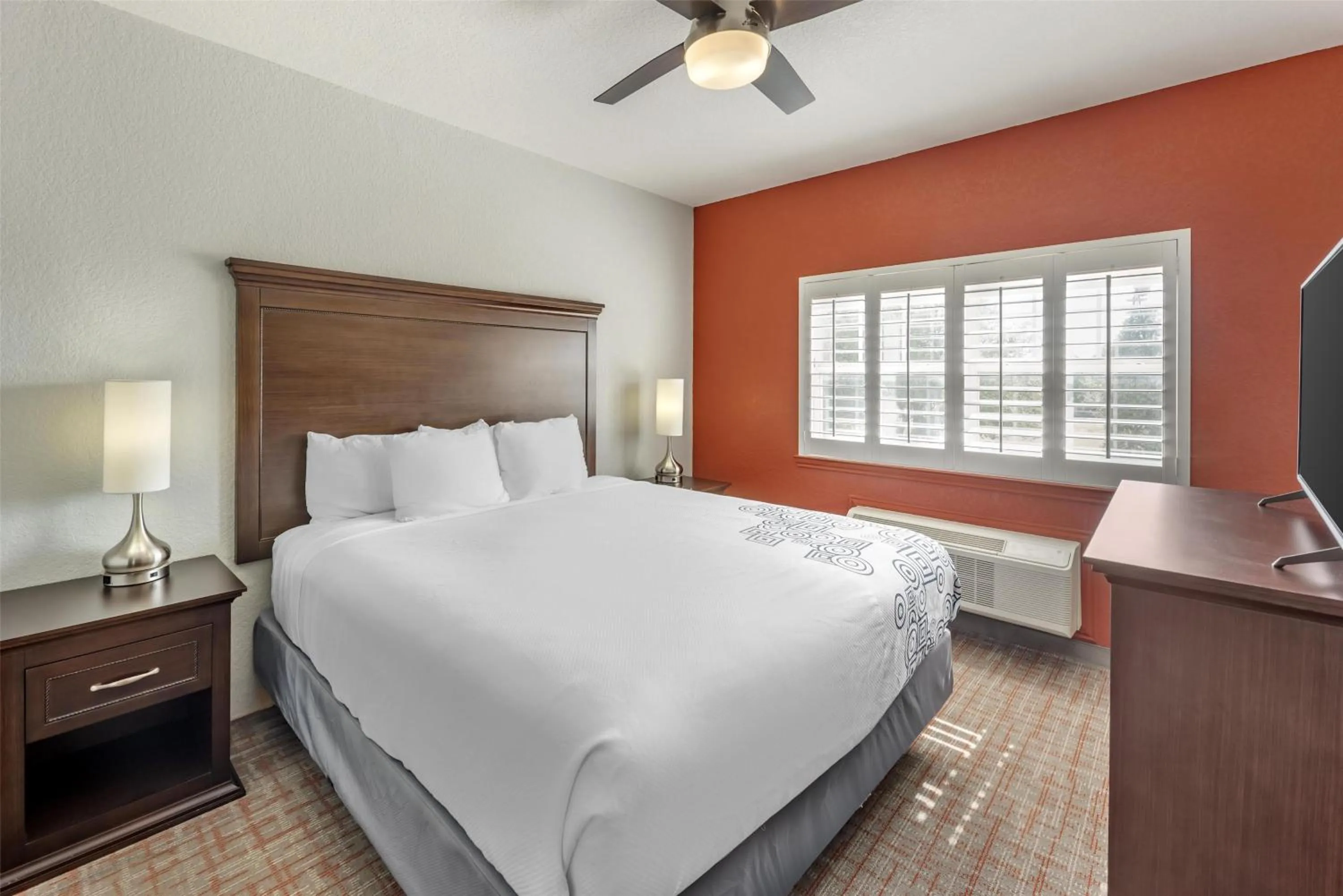 Photo of the whole room, Bed in Best Western Plus Fredericksburg