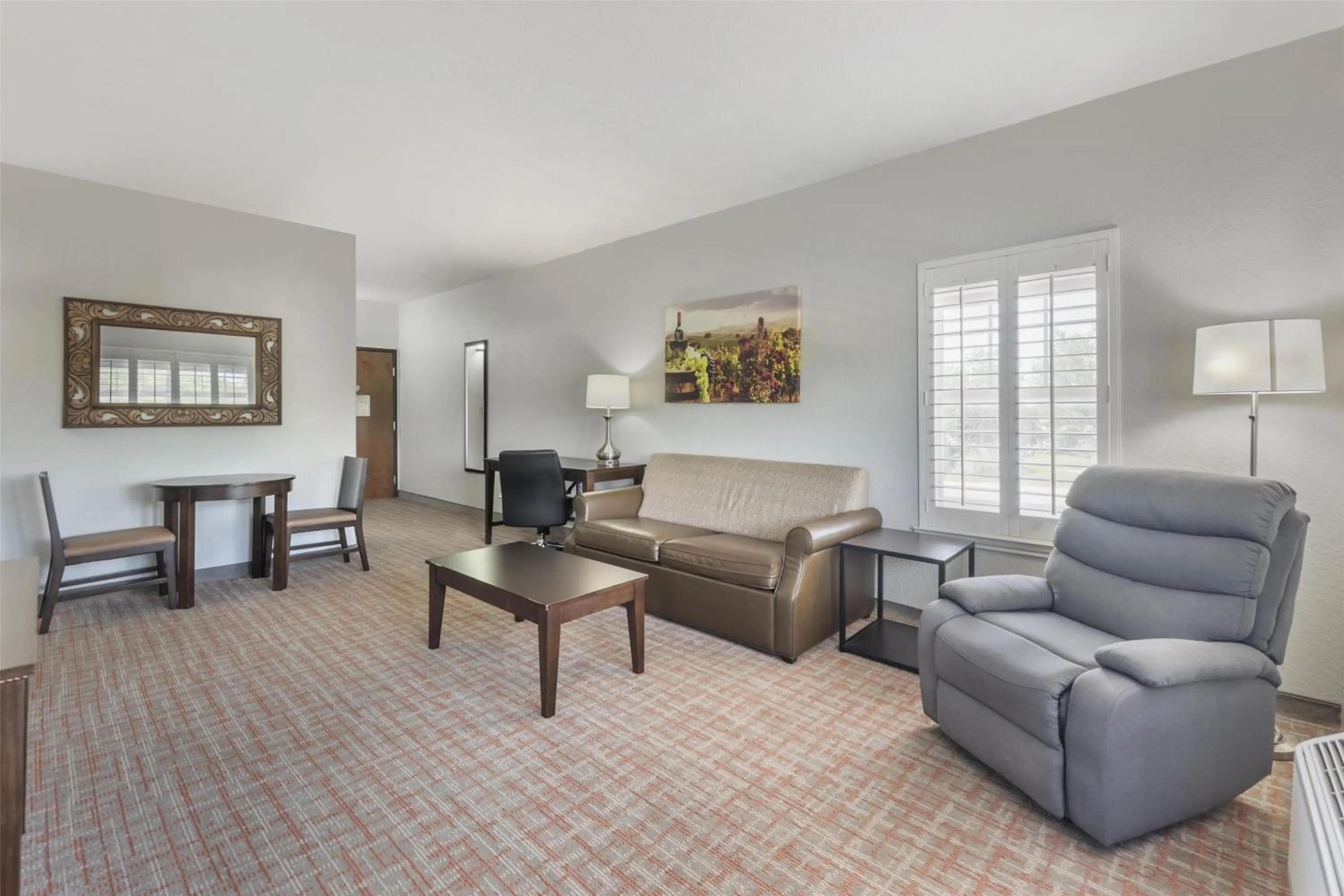 Photo of the whole room in Best Western Plus Fredericksburg