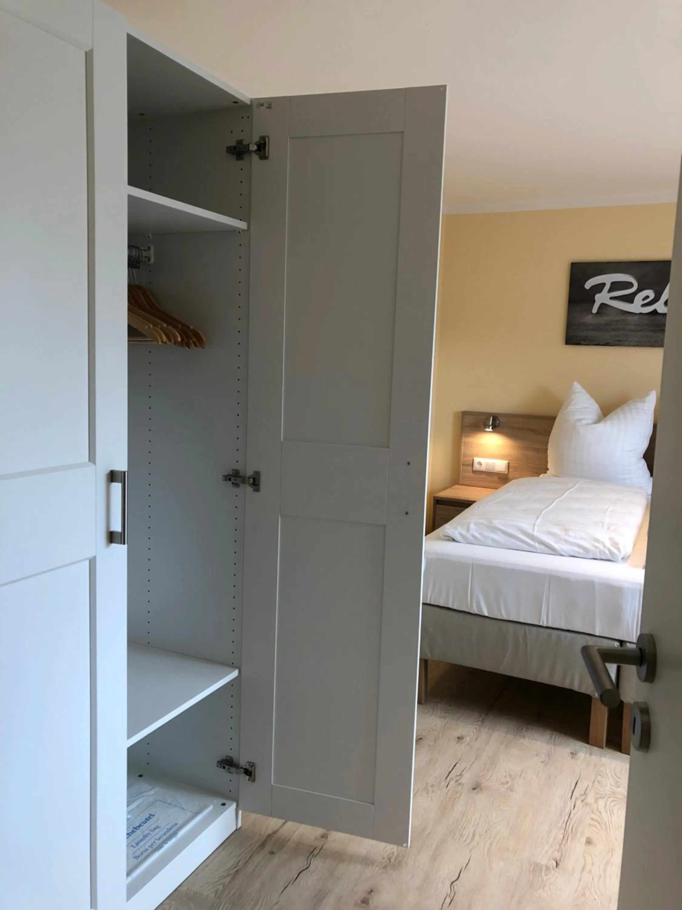 Bed in Hotel Select Suites & Aparts