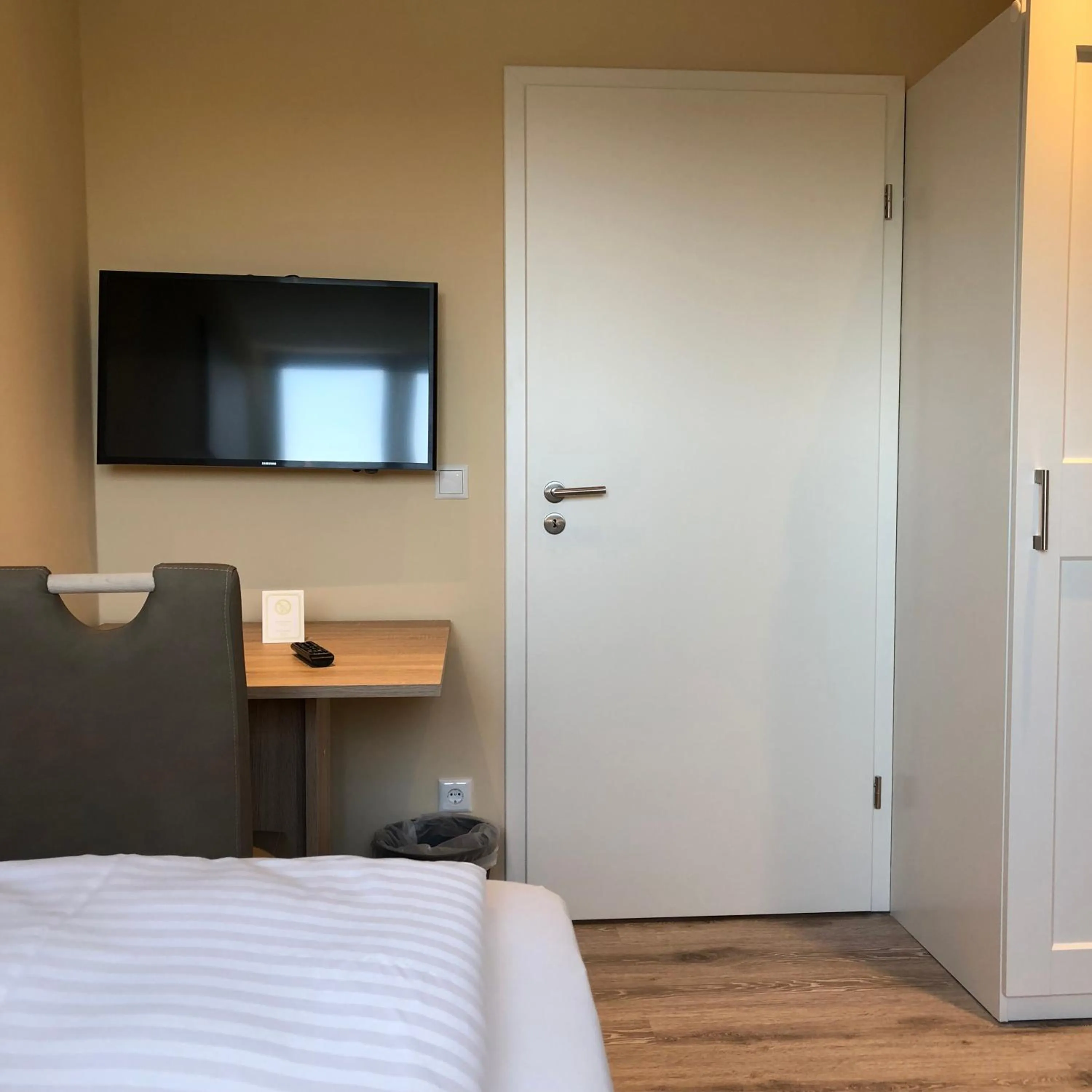 Bed in Hotel Select Suites & Aparts