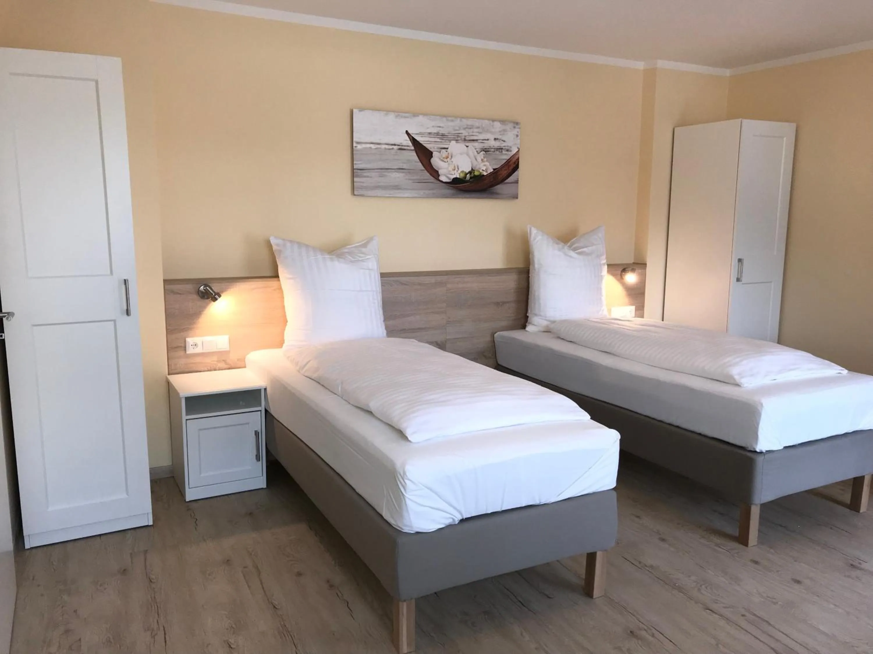 Bed in Hotel Select Suites & Aparts