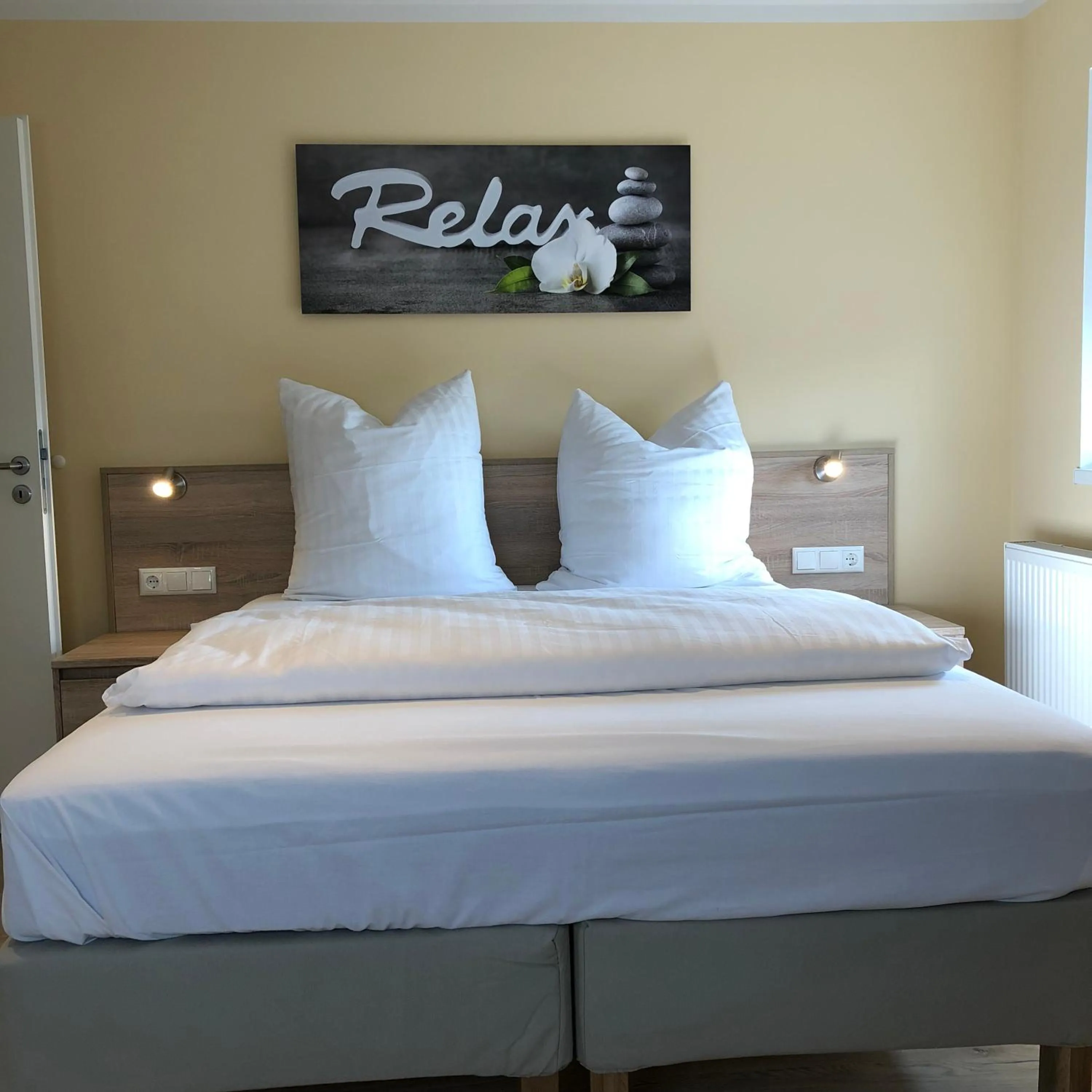 Bed in Hotel Select Suites & Aparts