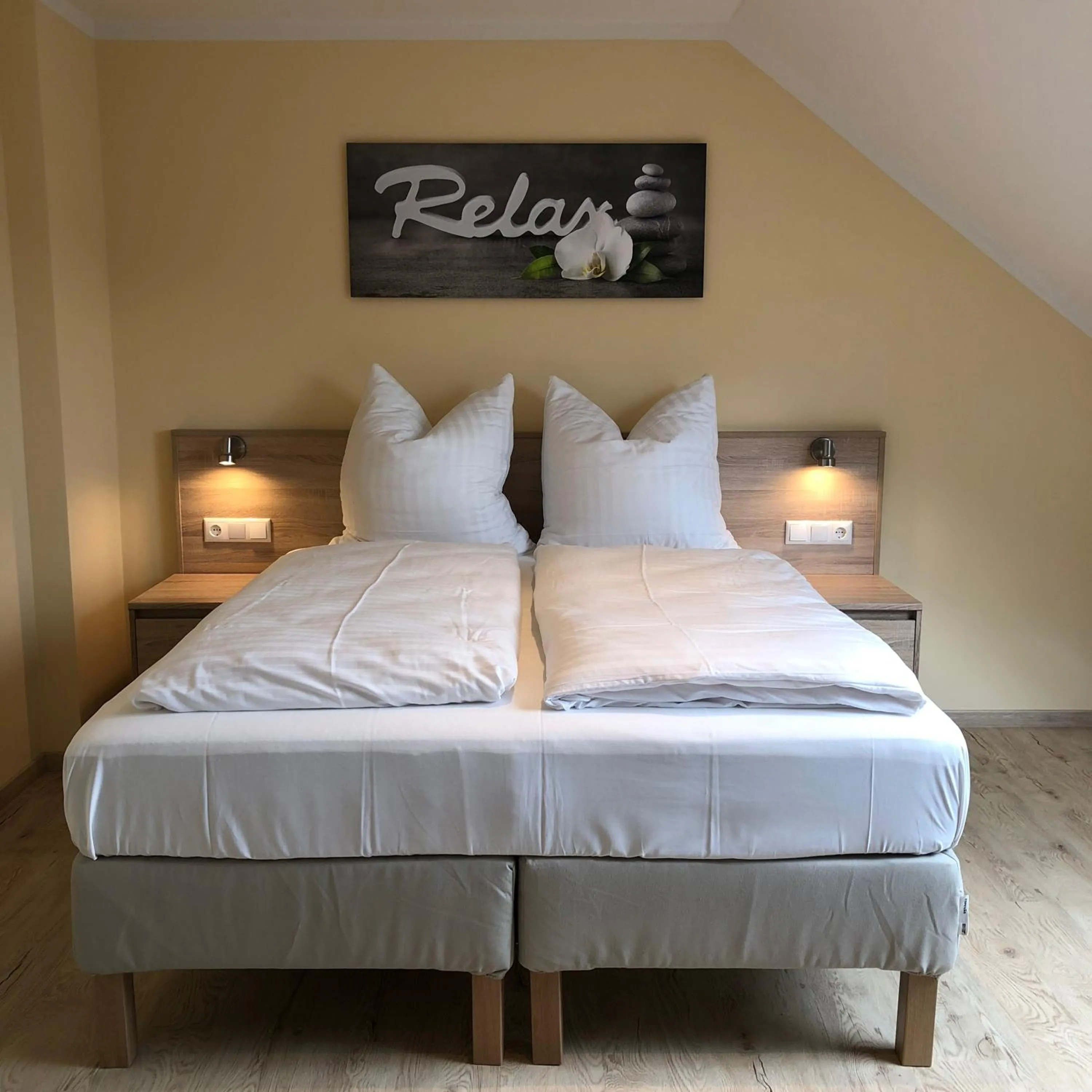 Bed in Hotel Select Suites & Aparts