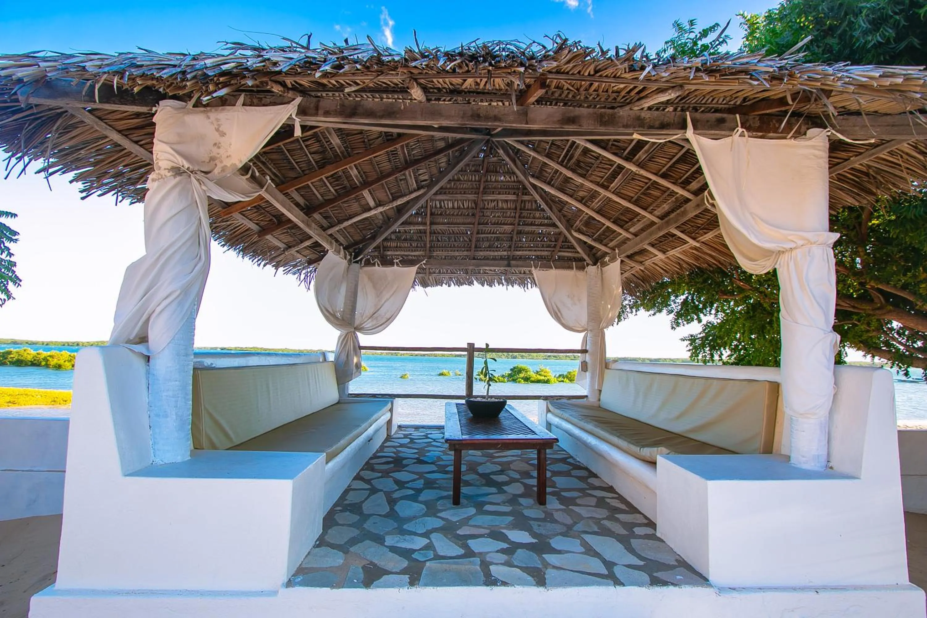 Communal lounge/ TV room in Amagali Pousada