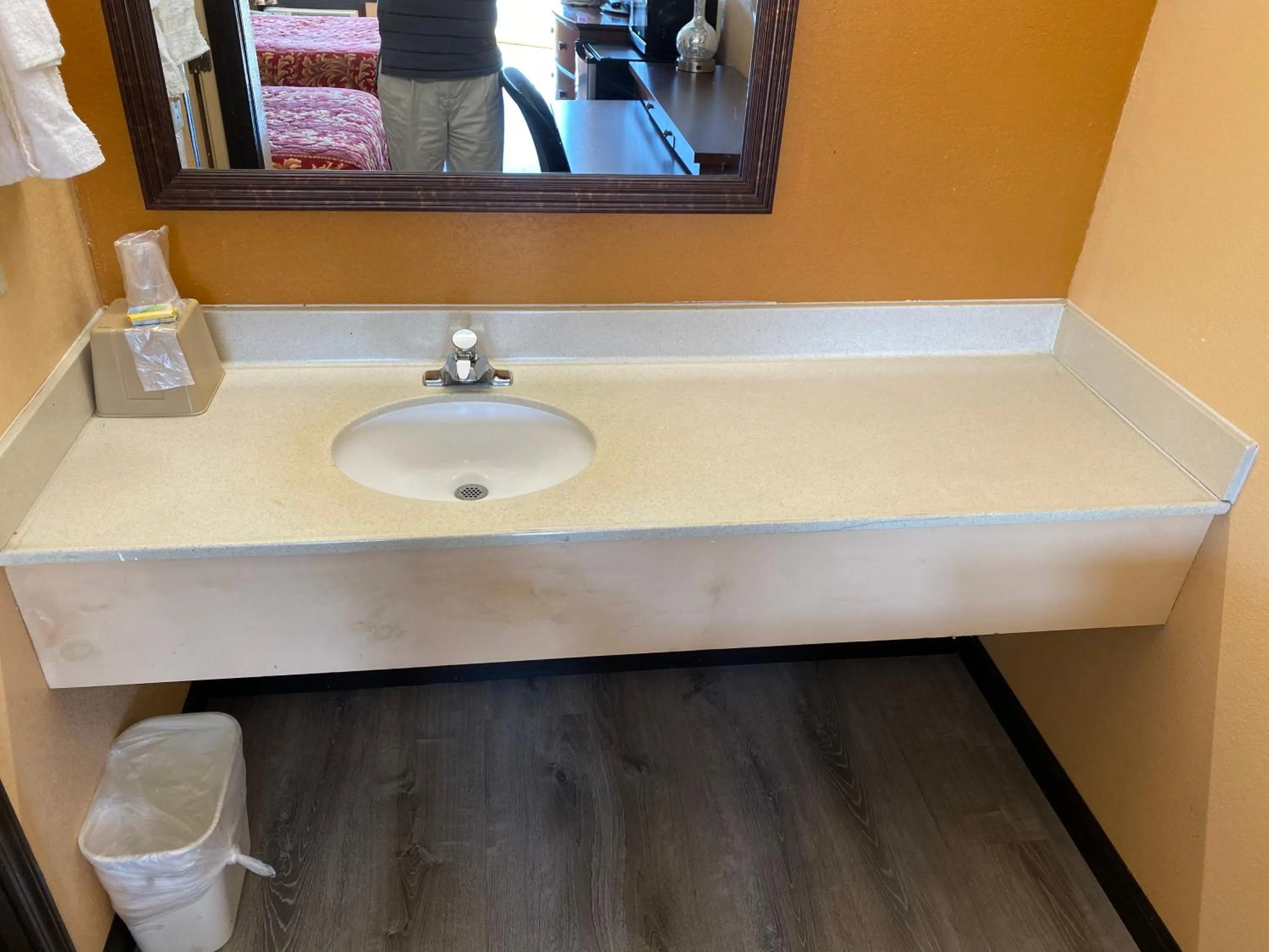 Bathroom in Deluxe Inn Hardeeville