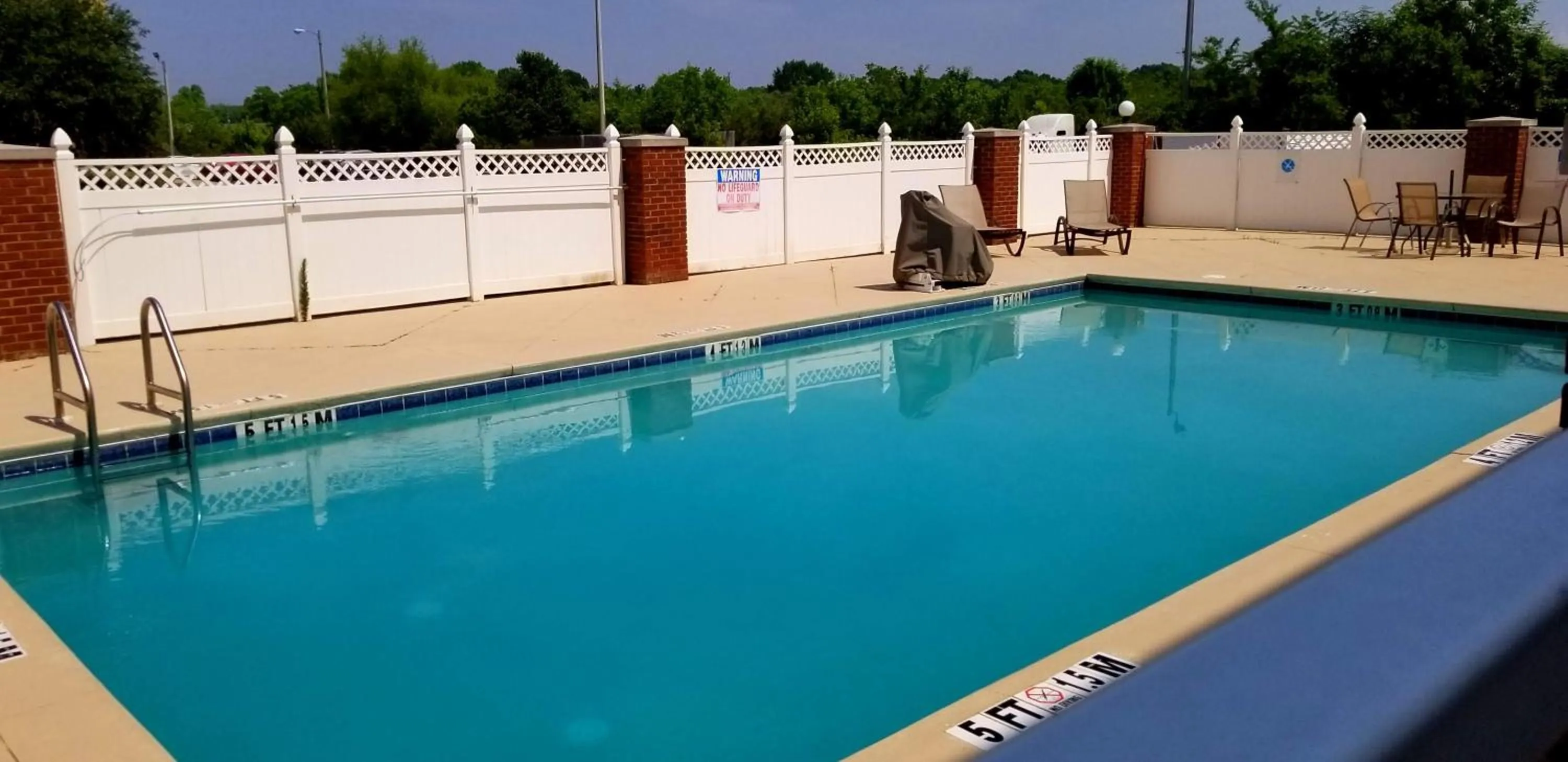 Pool view in Home Inn & Suites