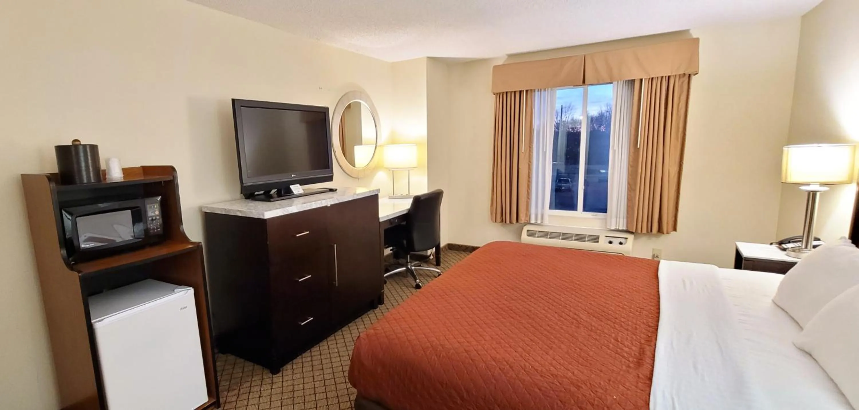 Bedroom, Bed in Home Inn & Suites