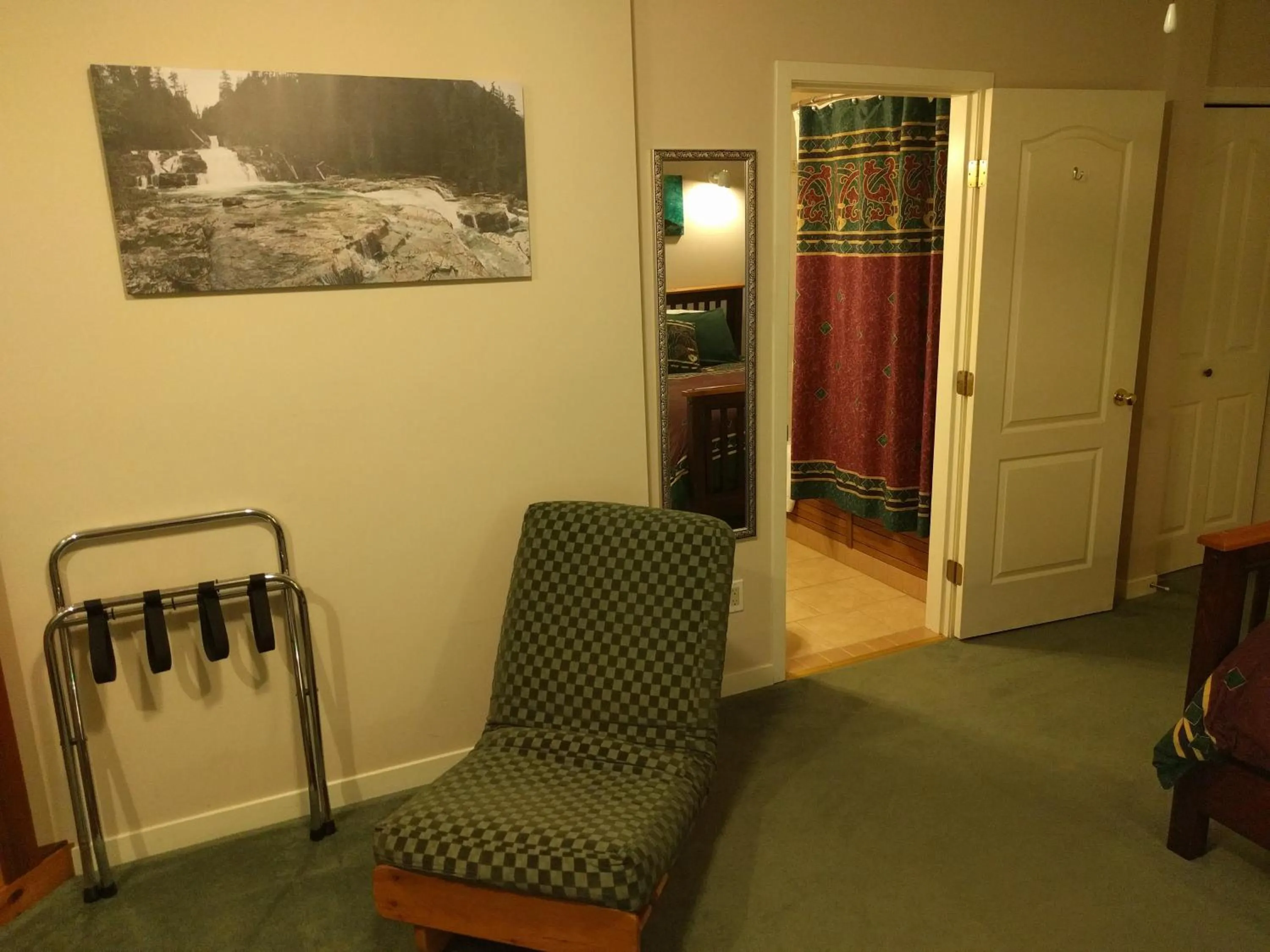 Cedar Wood Lodge Bed & Breakfast Inn