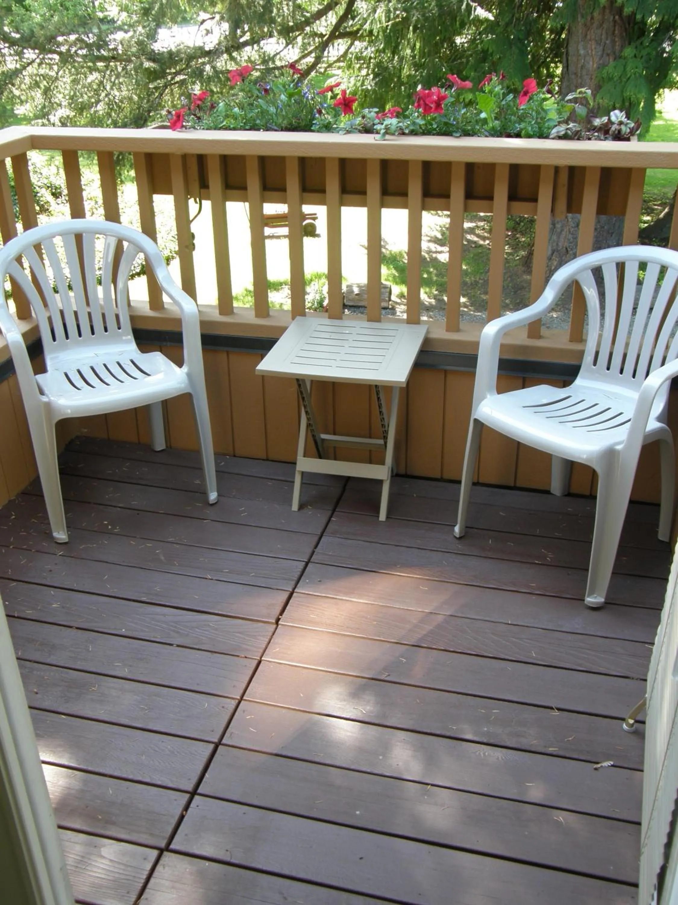 Balcony/Terrace in Cedar Wood Lodge Bed & Breakfast Inn