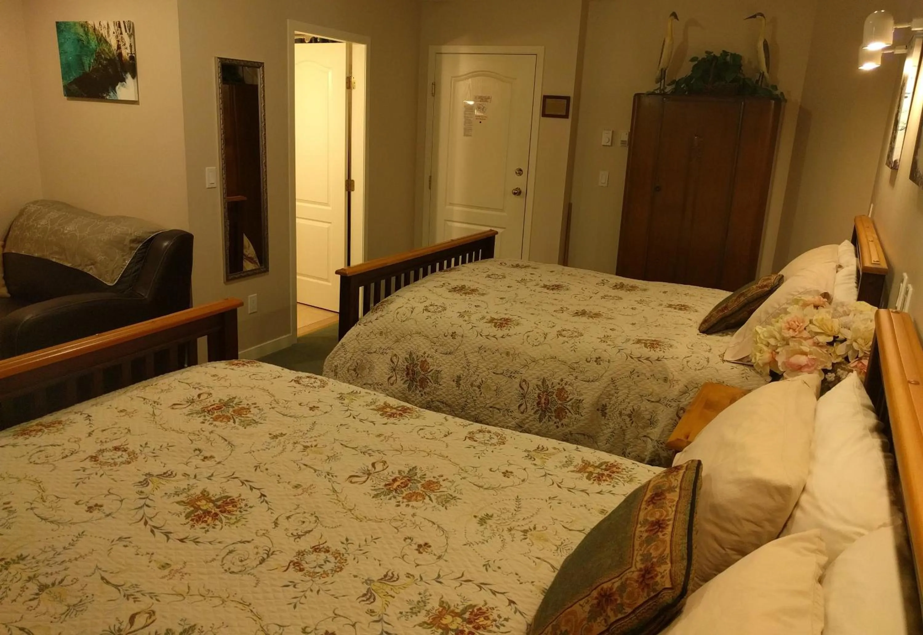 Cedar Wood Lodge Bed & Breakfast Inn