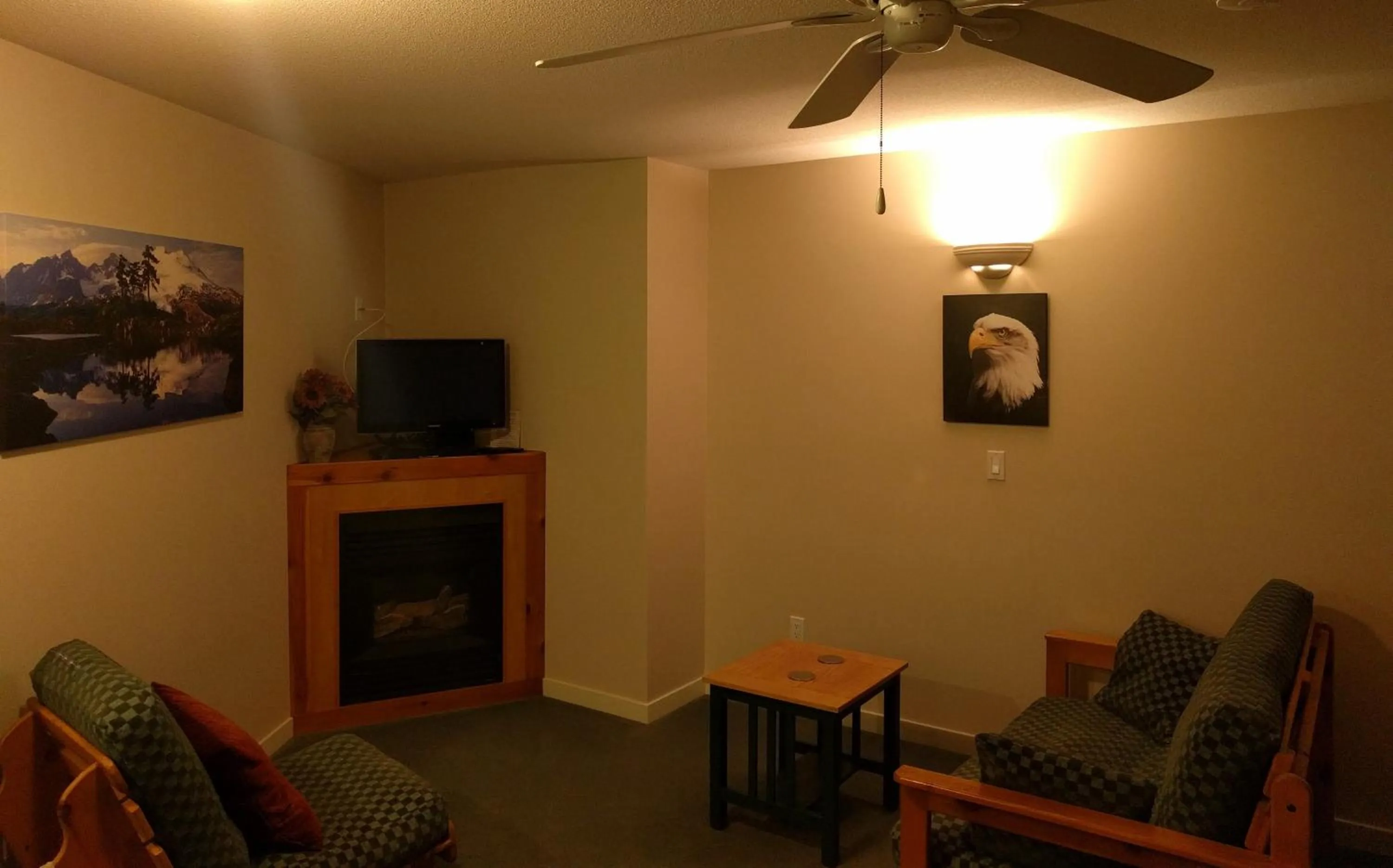 Cedar Wood Lodge Bed & Breakfast Inn