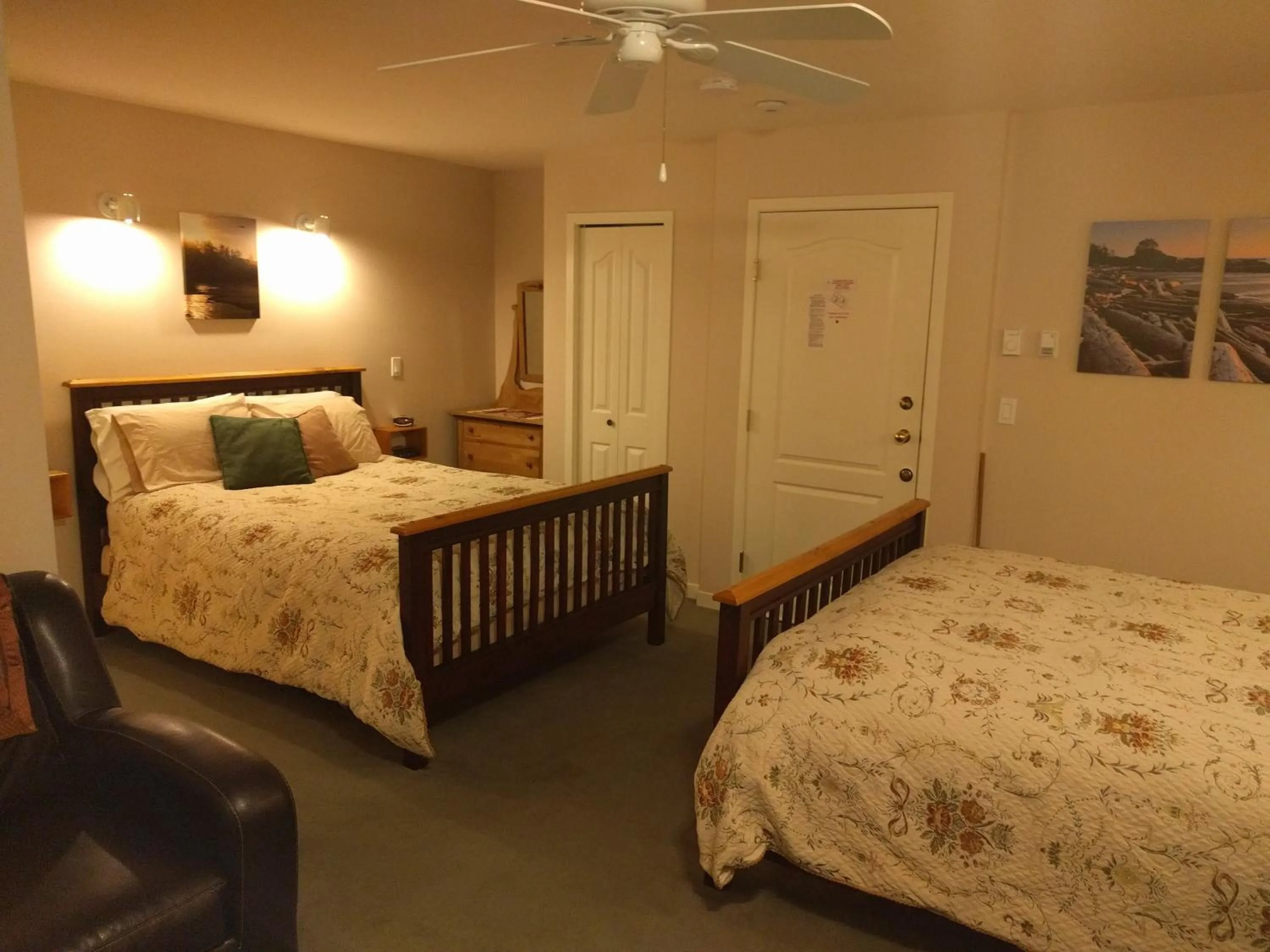 Cedar Wood Lodge Bed & Breakfast Inn