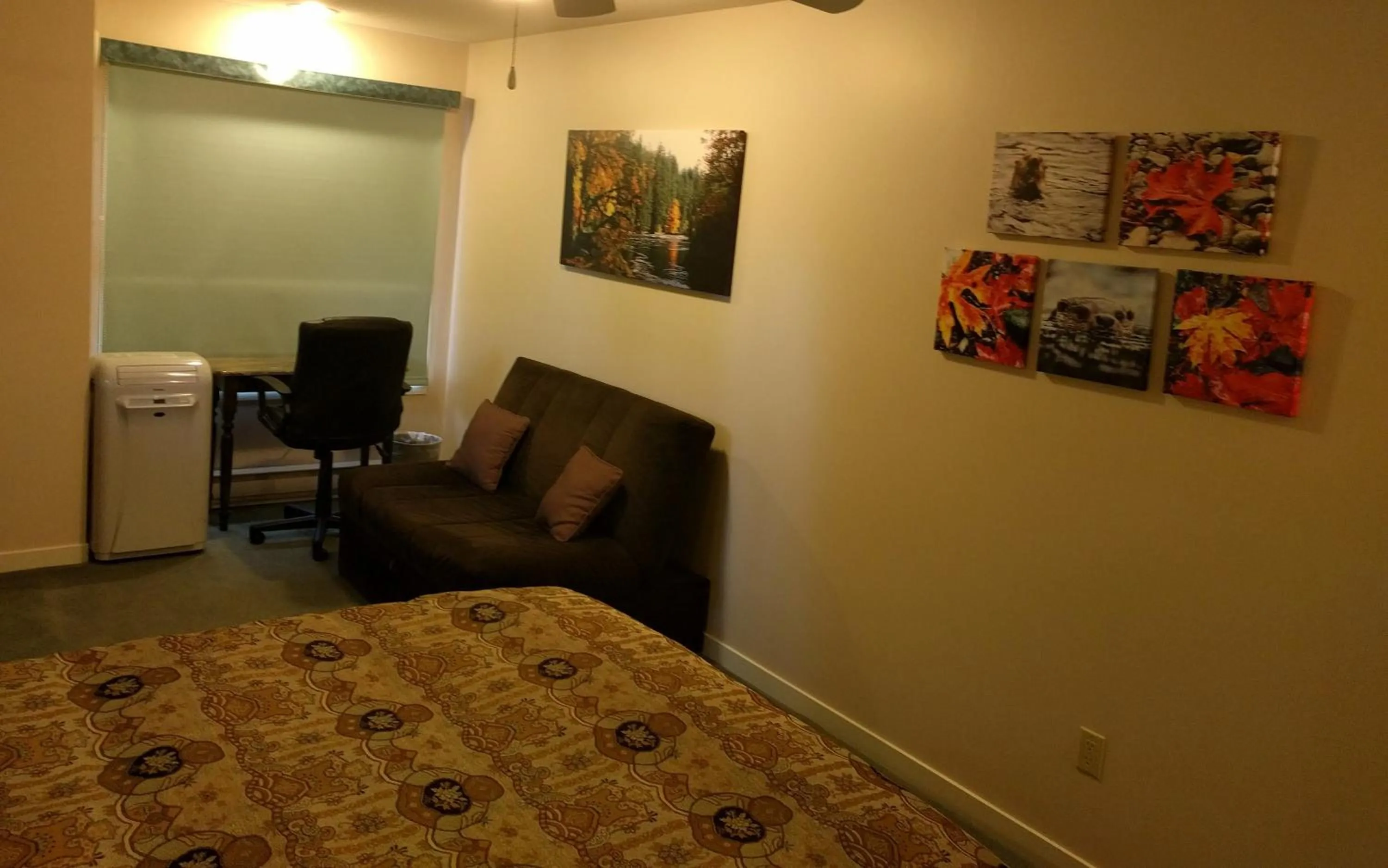 Cedar Wood Lodge Bed & Breakfast Inn