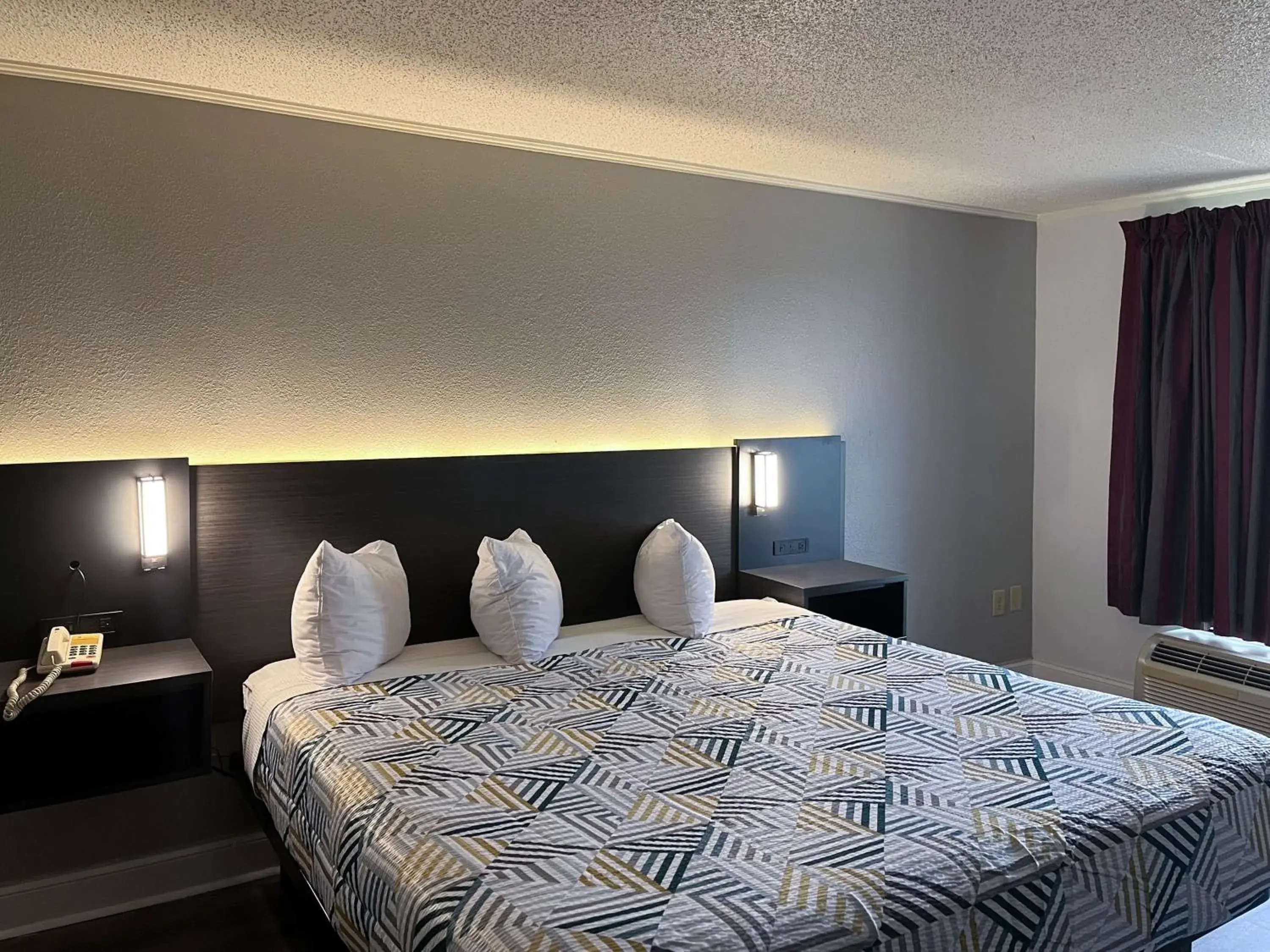 King Room - Disability Access - Non-Smoking in Studio 6 Suites Perry, GA King Room - Disability Access - Non-Smoking in Studio 6 Suites Perry, GA