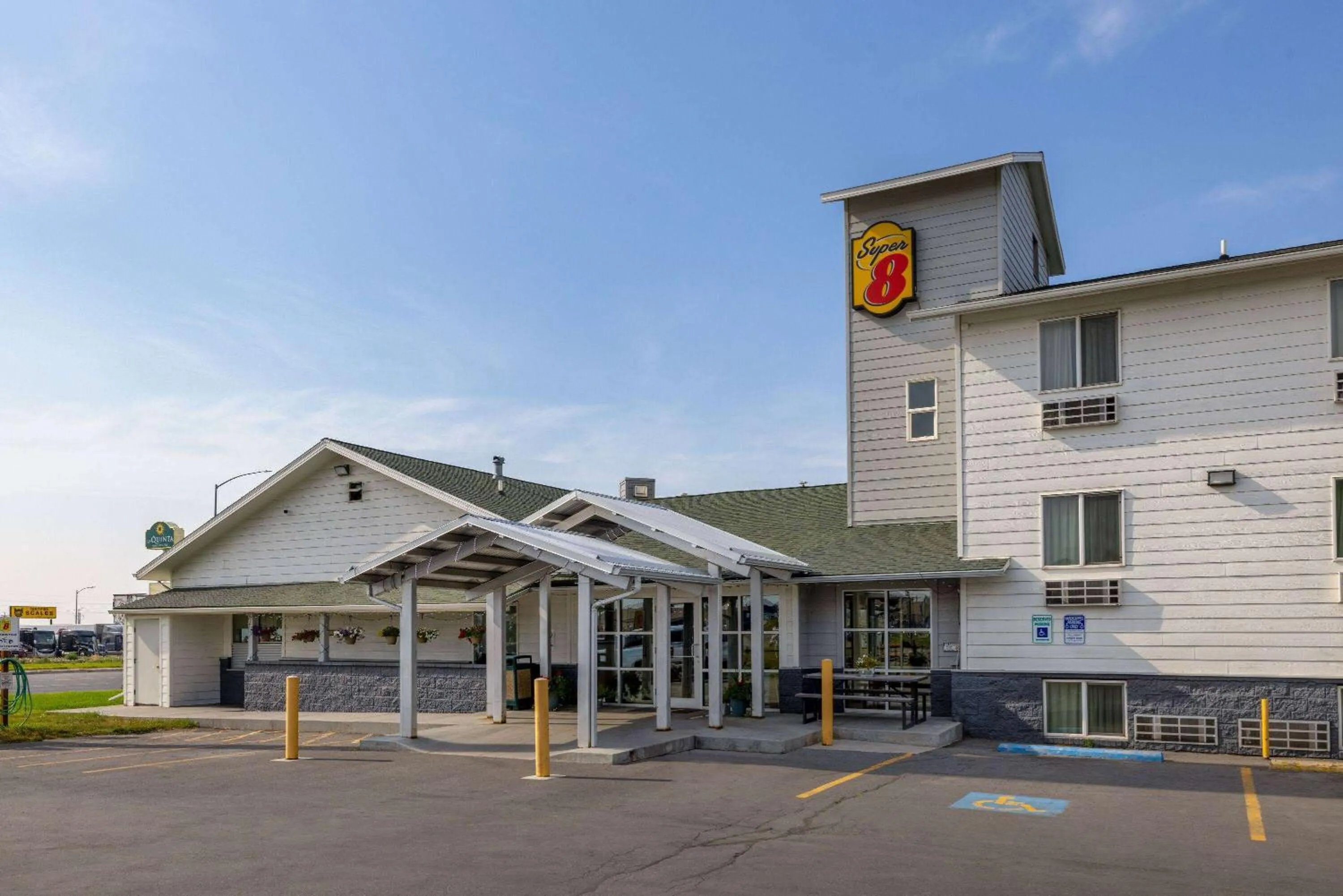 Property building in Super 8 by Wyndham Belgrade/Bozeman Airport