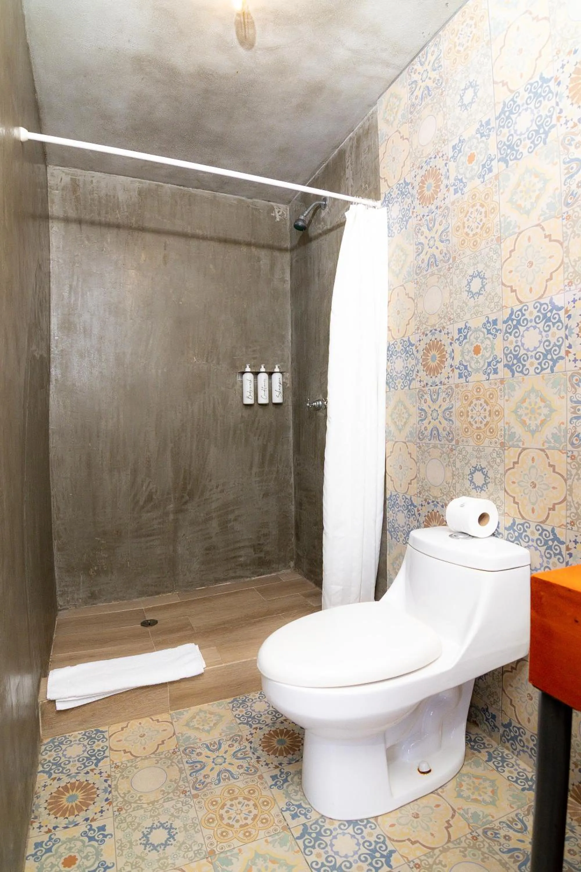 Shower in Maglen Resort