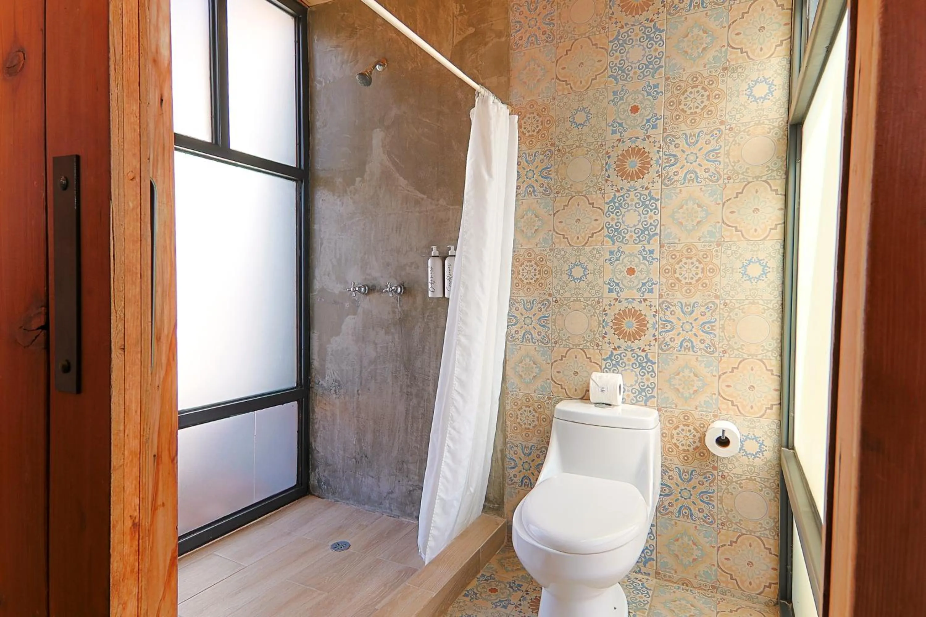 Shower in Maglen Resort