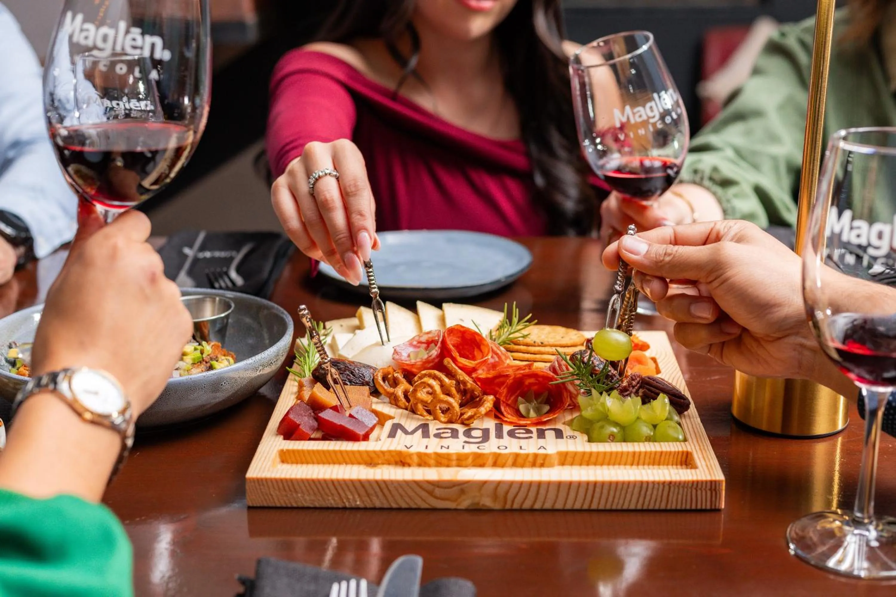 Restaurant/places to eat in Maglen Resort