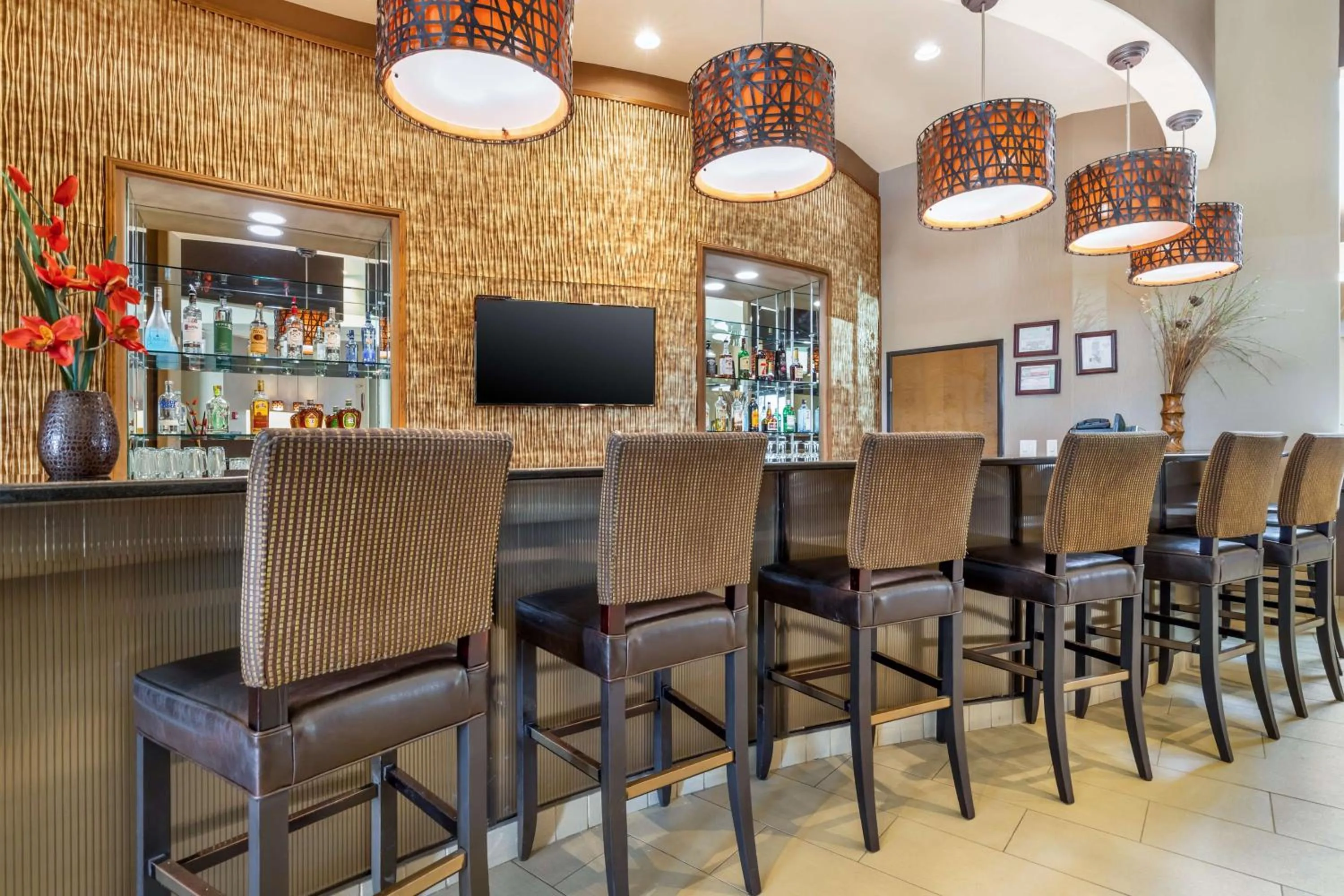 Lounge or bar in Best Western Plus Lackland Hotel and Suites.