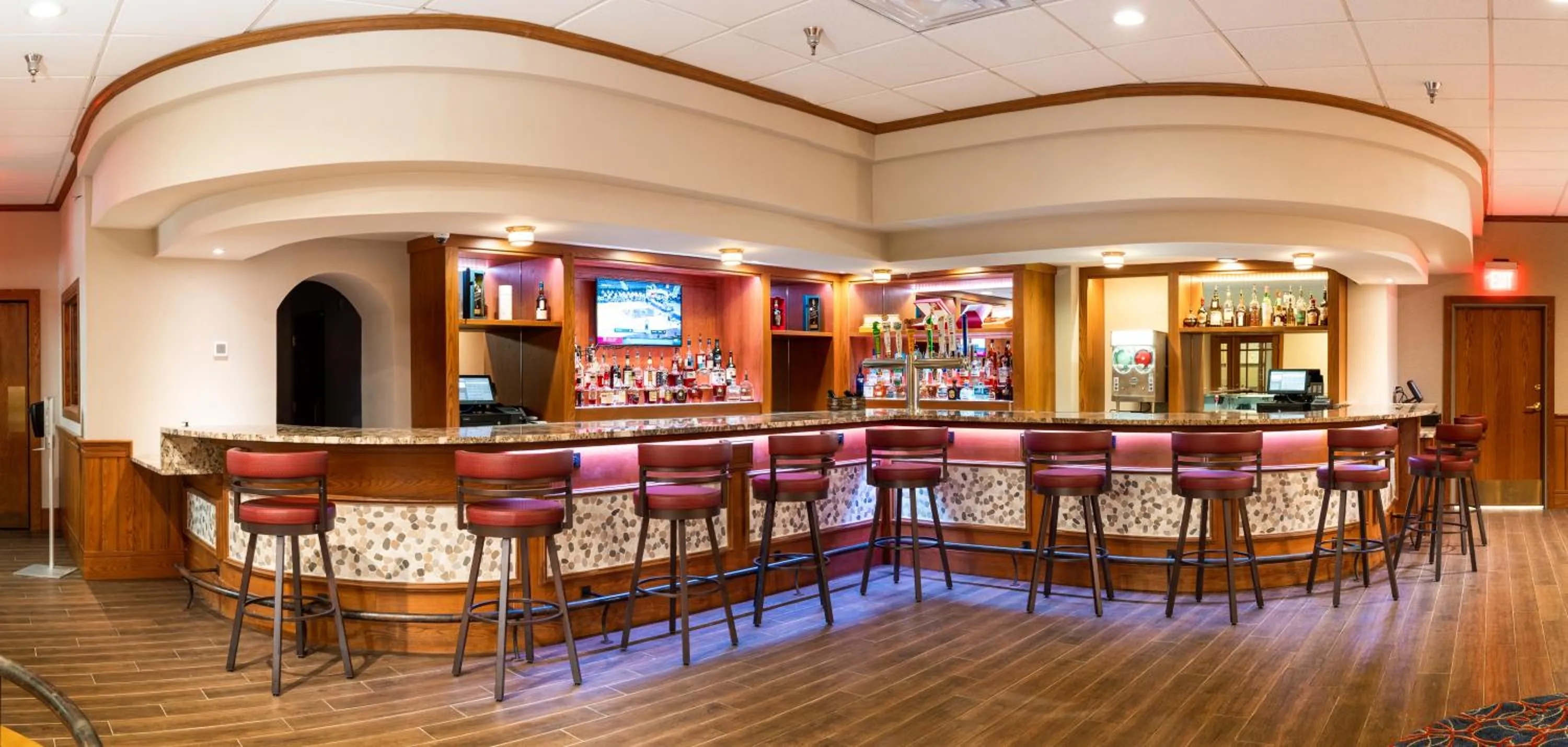 Lounge or bar in MCM Eleganté Hotel & Conference Center