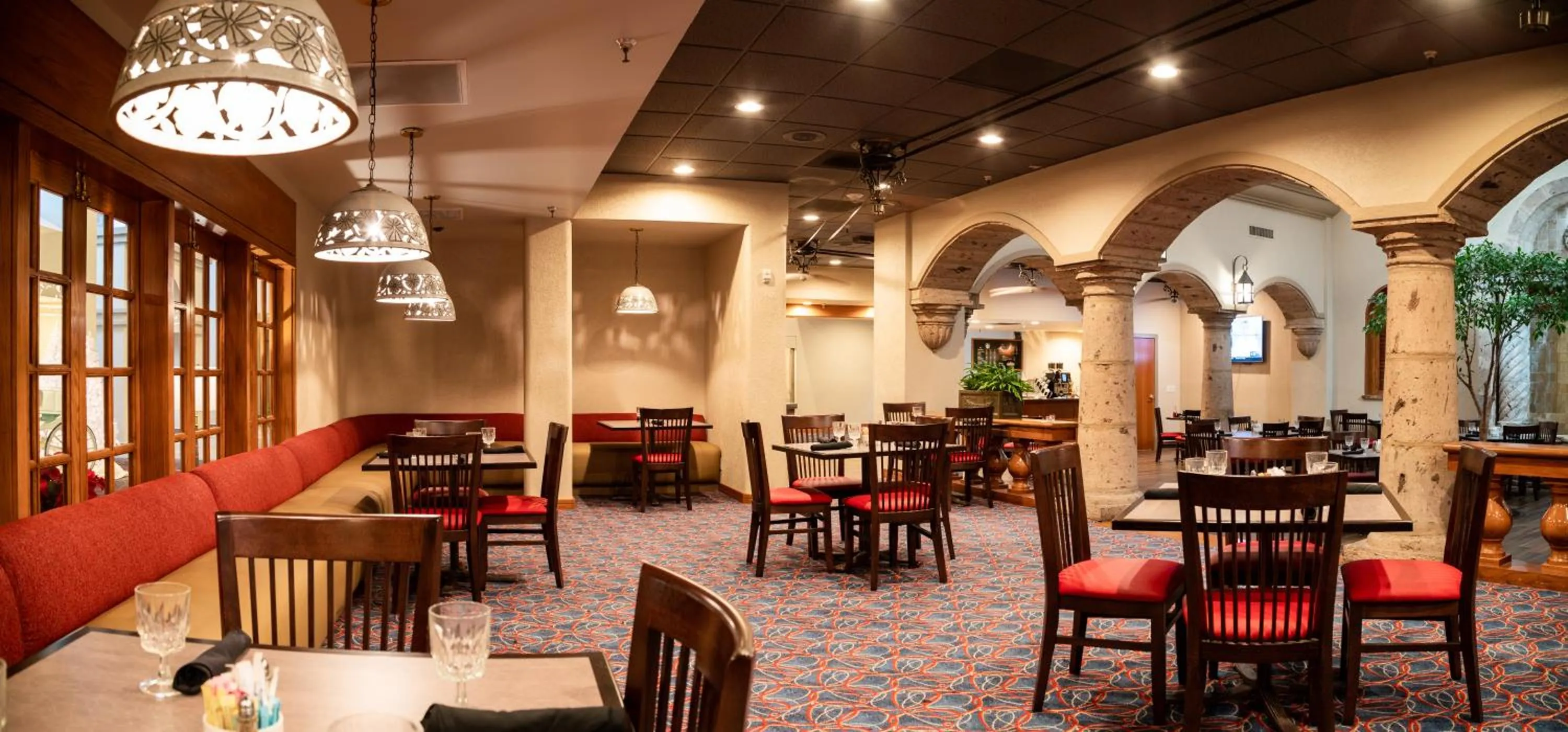 Restaurant/places to eat in MCM Eleganté Hotel & Conference Center