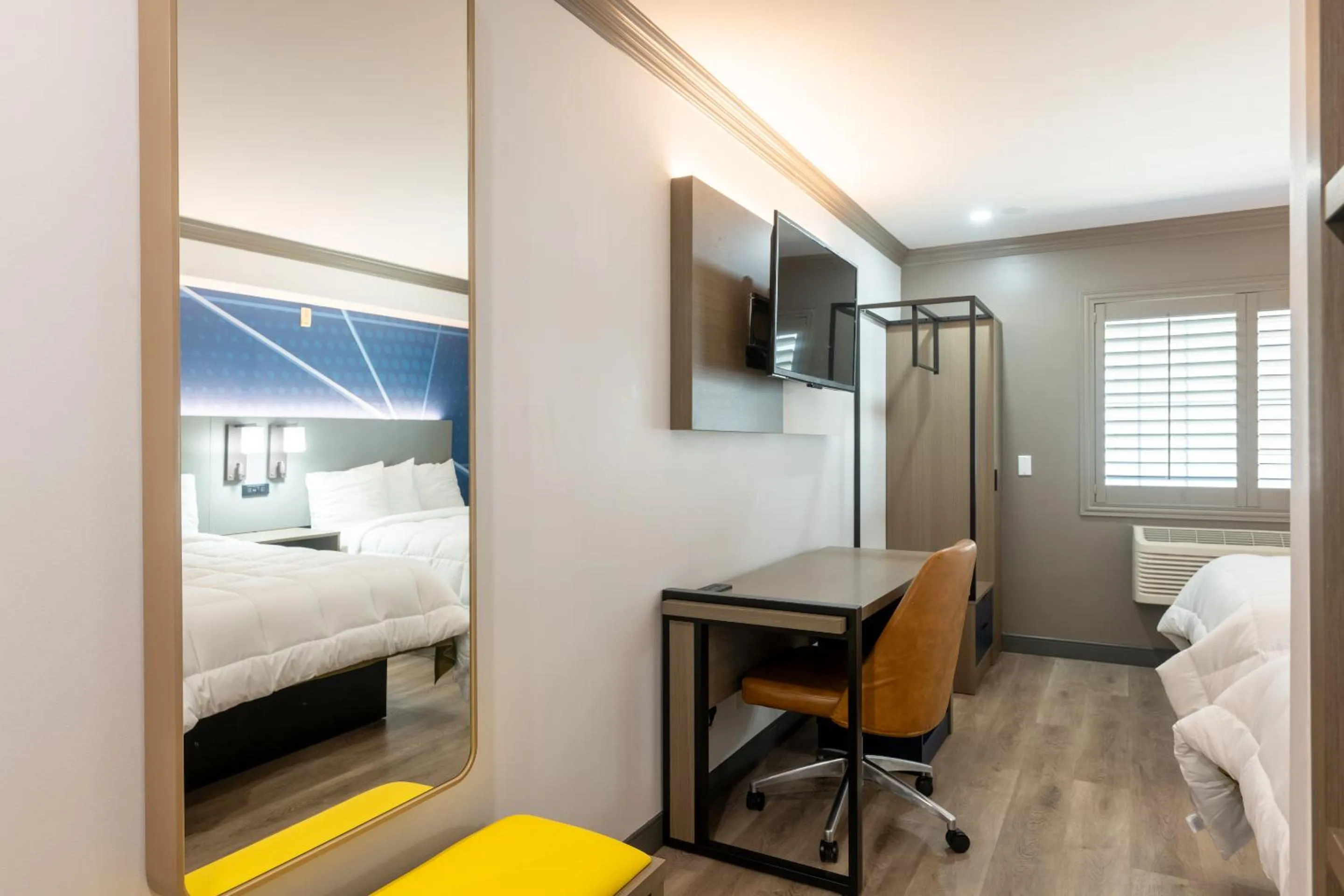 Bed in Torrance Inn LAX Airport Area