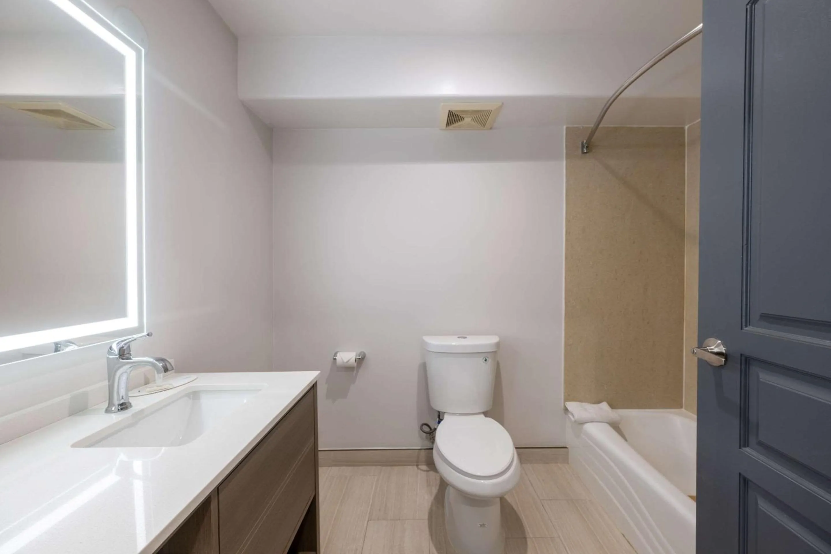 Bedroom in Torrance Inn LAX Airport Area