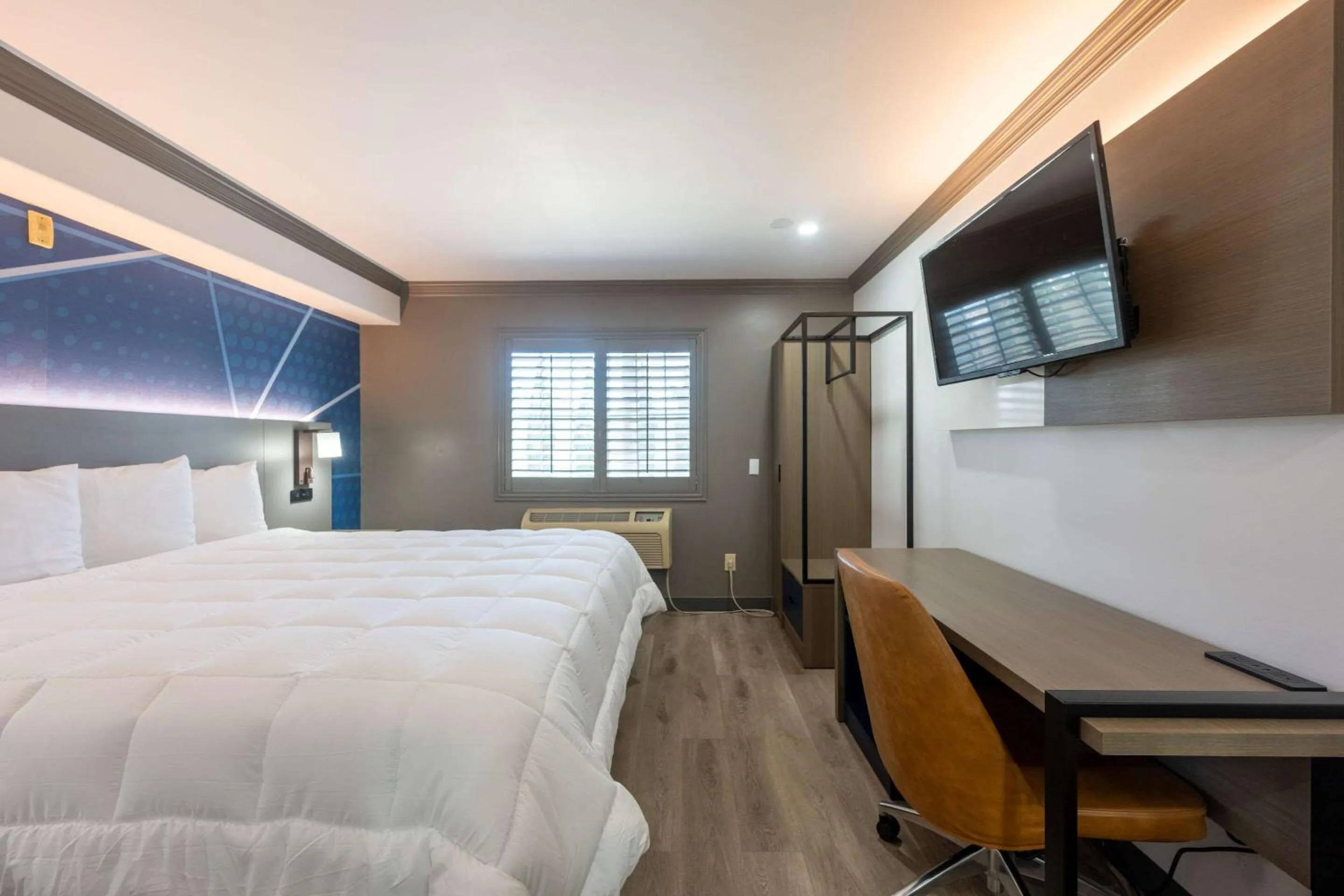 Bedroom, Bed in Torrance Inn LAX Airport Area