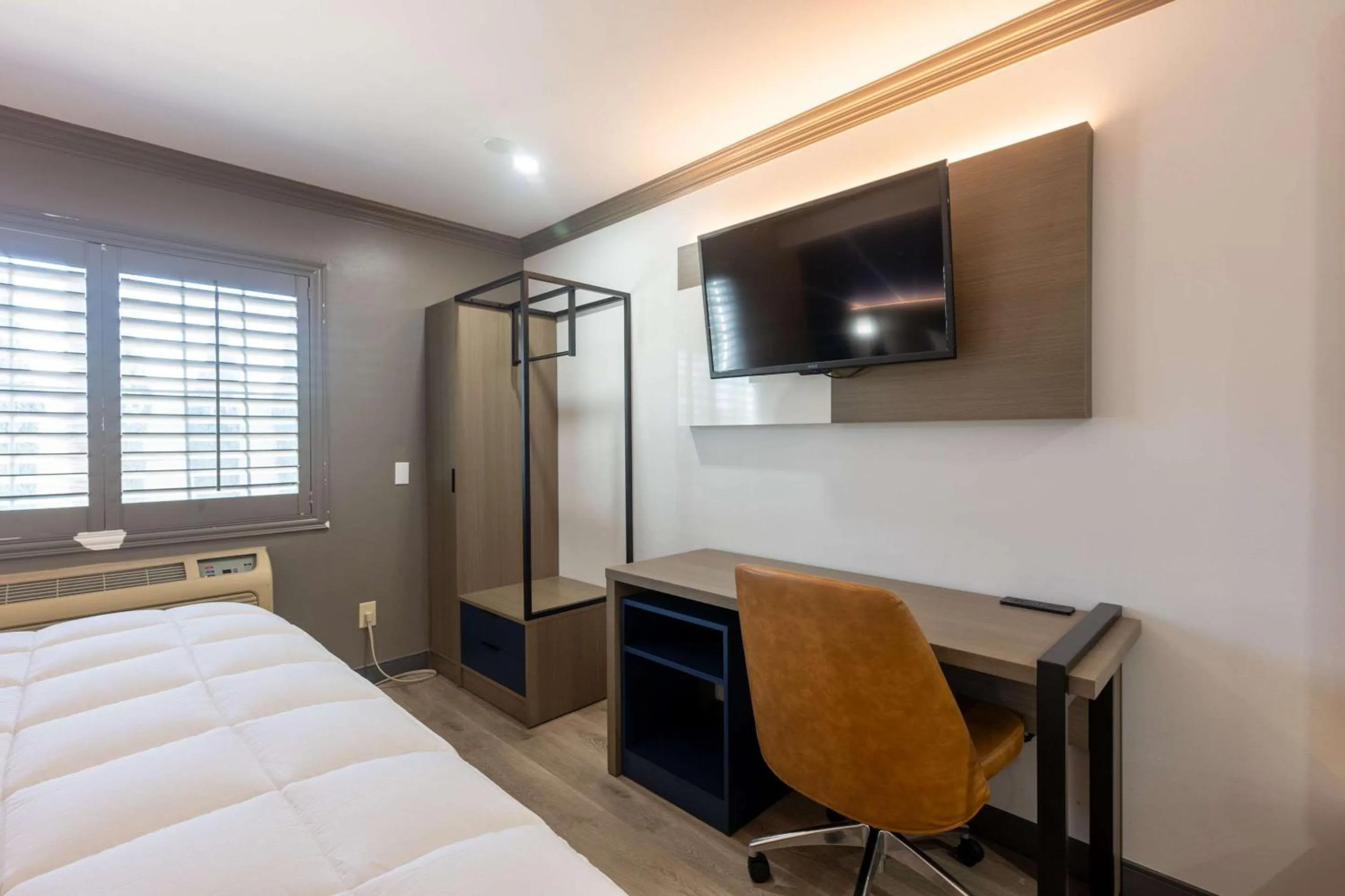 Bedroom, Bed in Torrance Inn LAX Airport Area