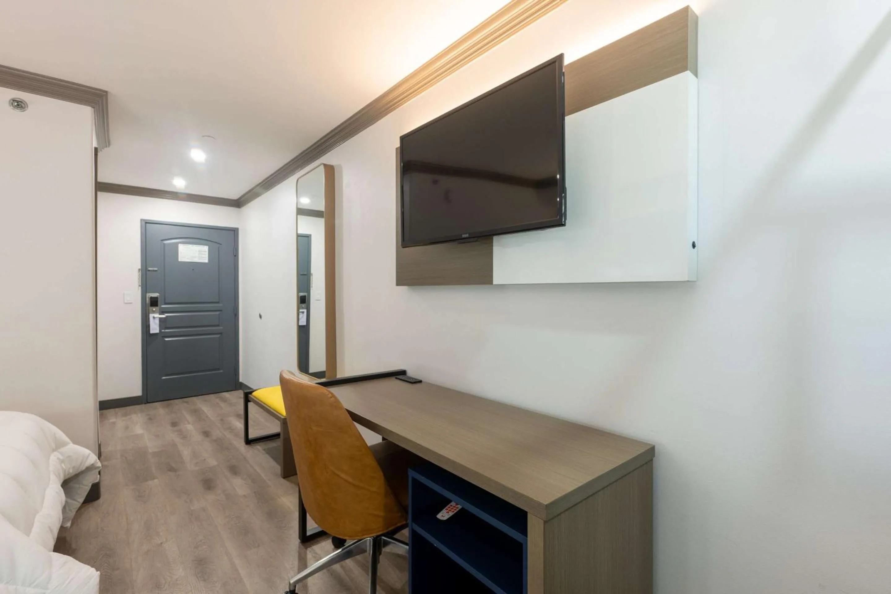 Bedroom in Torrance Inn LAX Airport Area