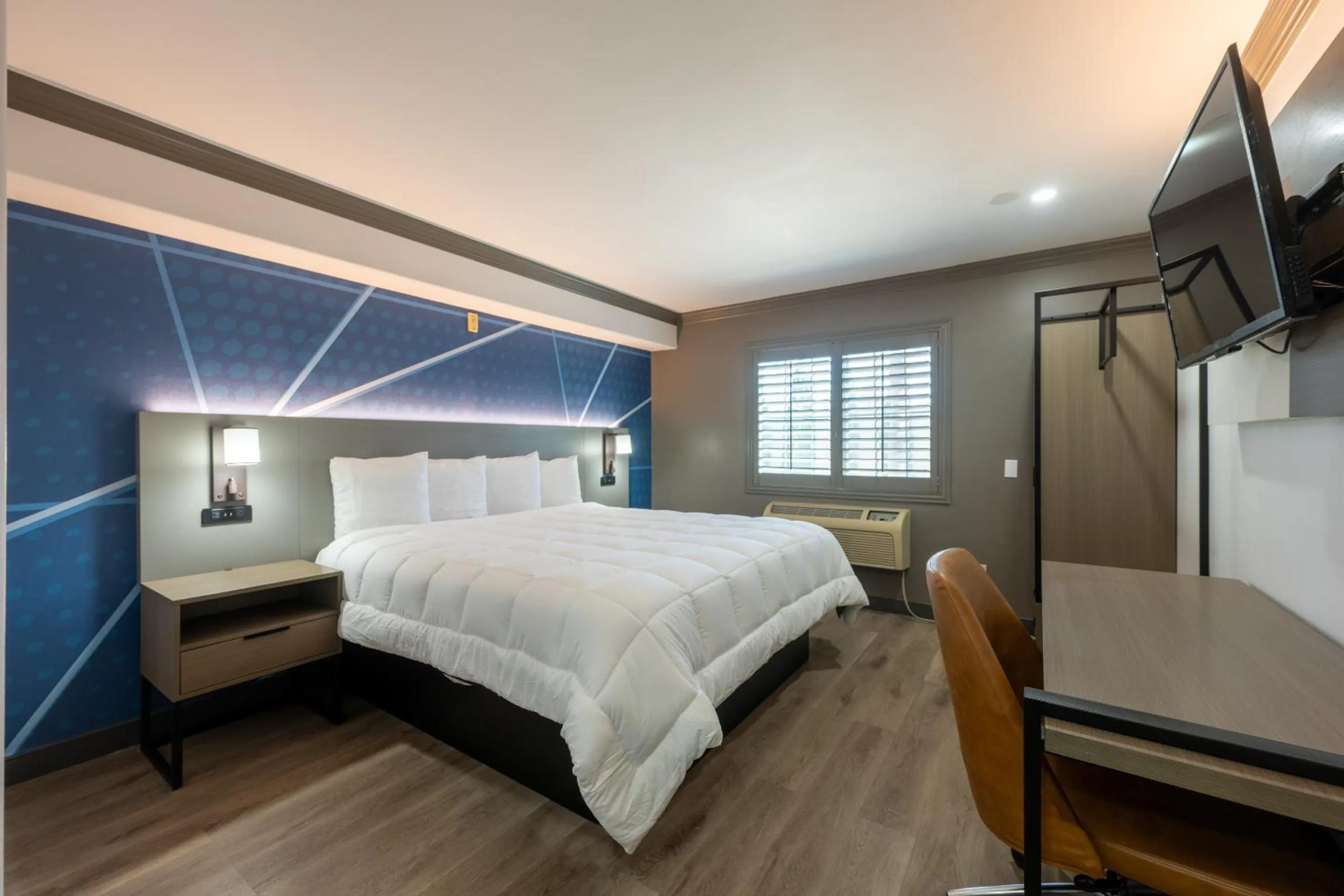 Bed in Torrance Inn LAX Airport Area