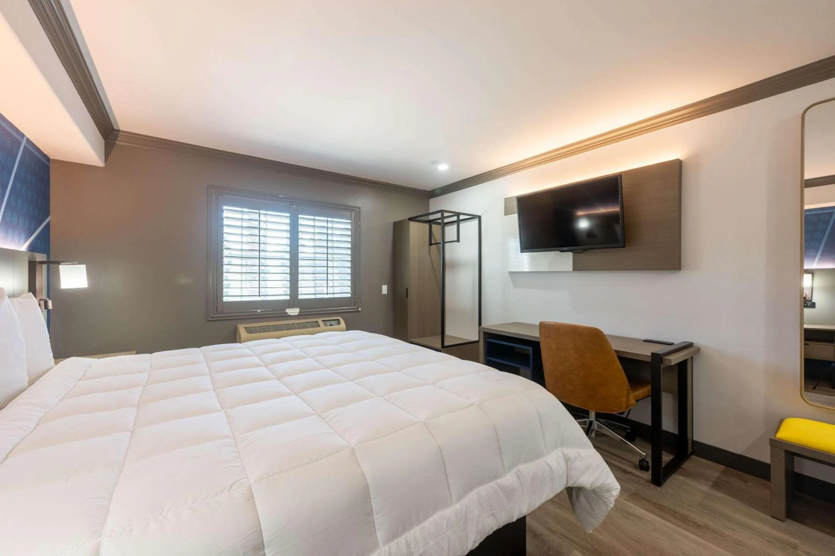 Bedroom, Bed in Torrance Inn LAX Airport Area