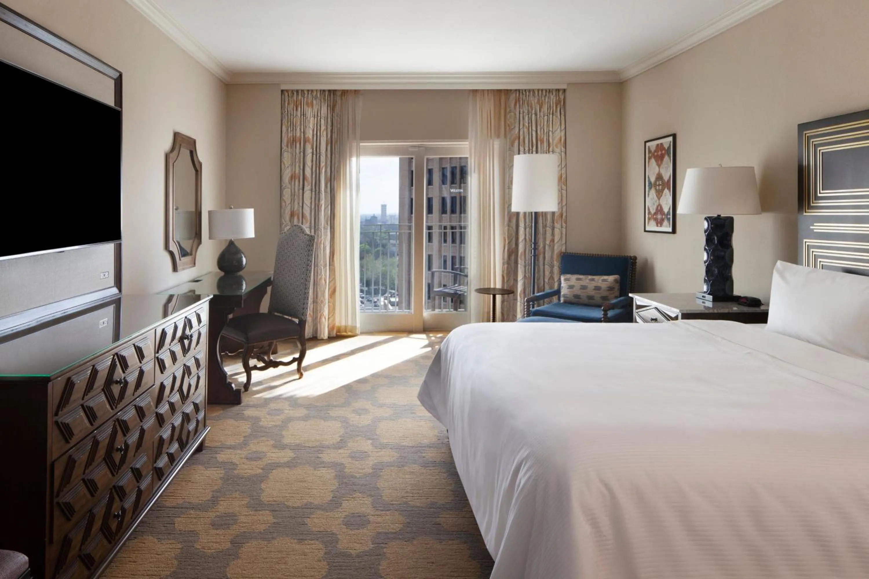 Photo of the whole room, Bed in The Westin Riverwalk, San Antonio