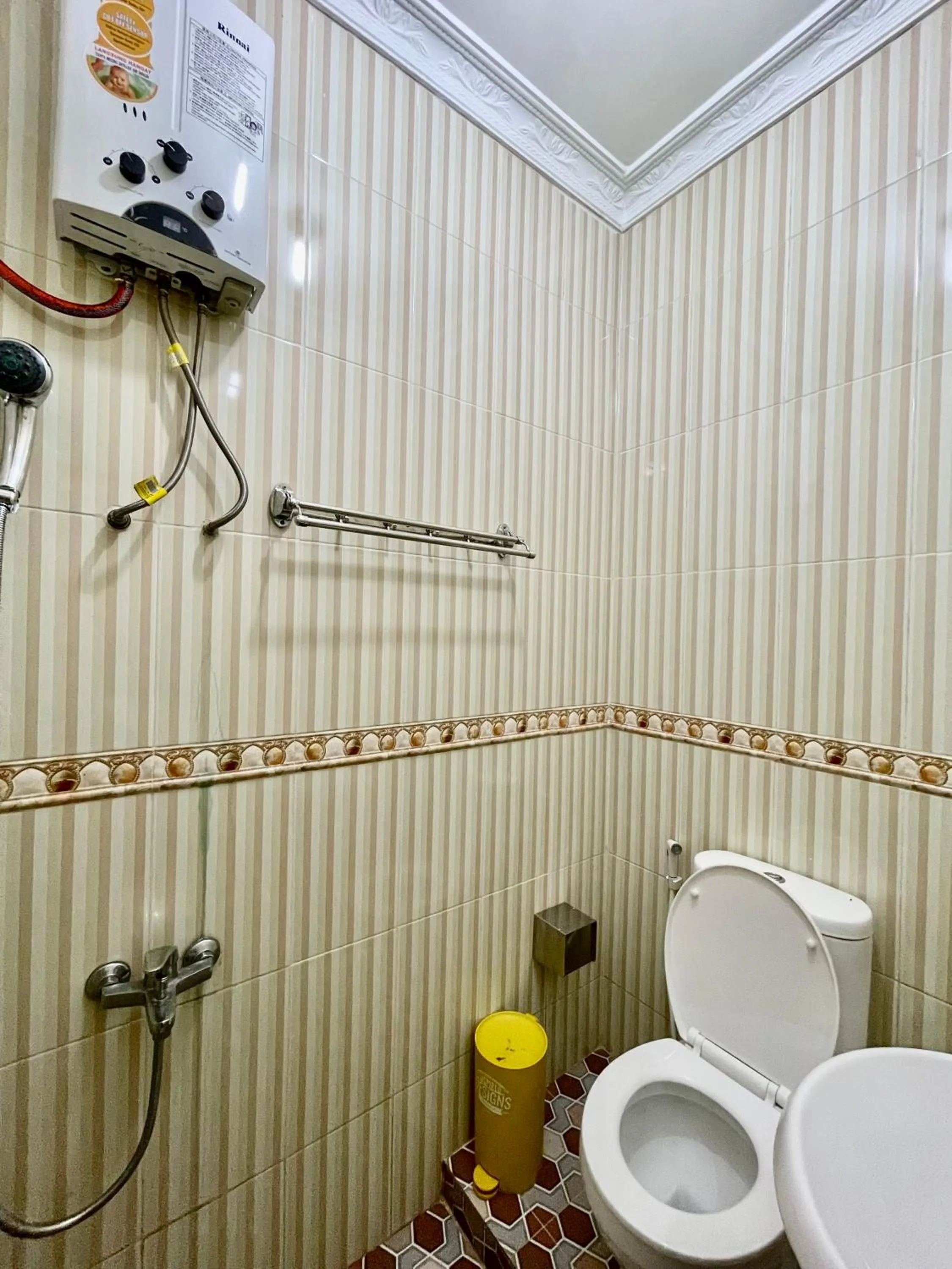 Shower in Sapo Karo Rest House