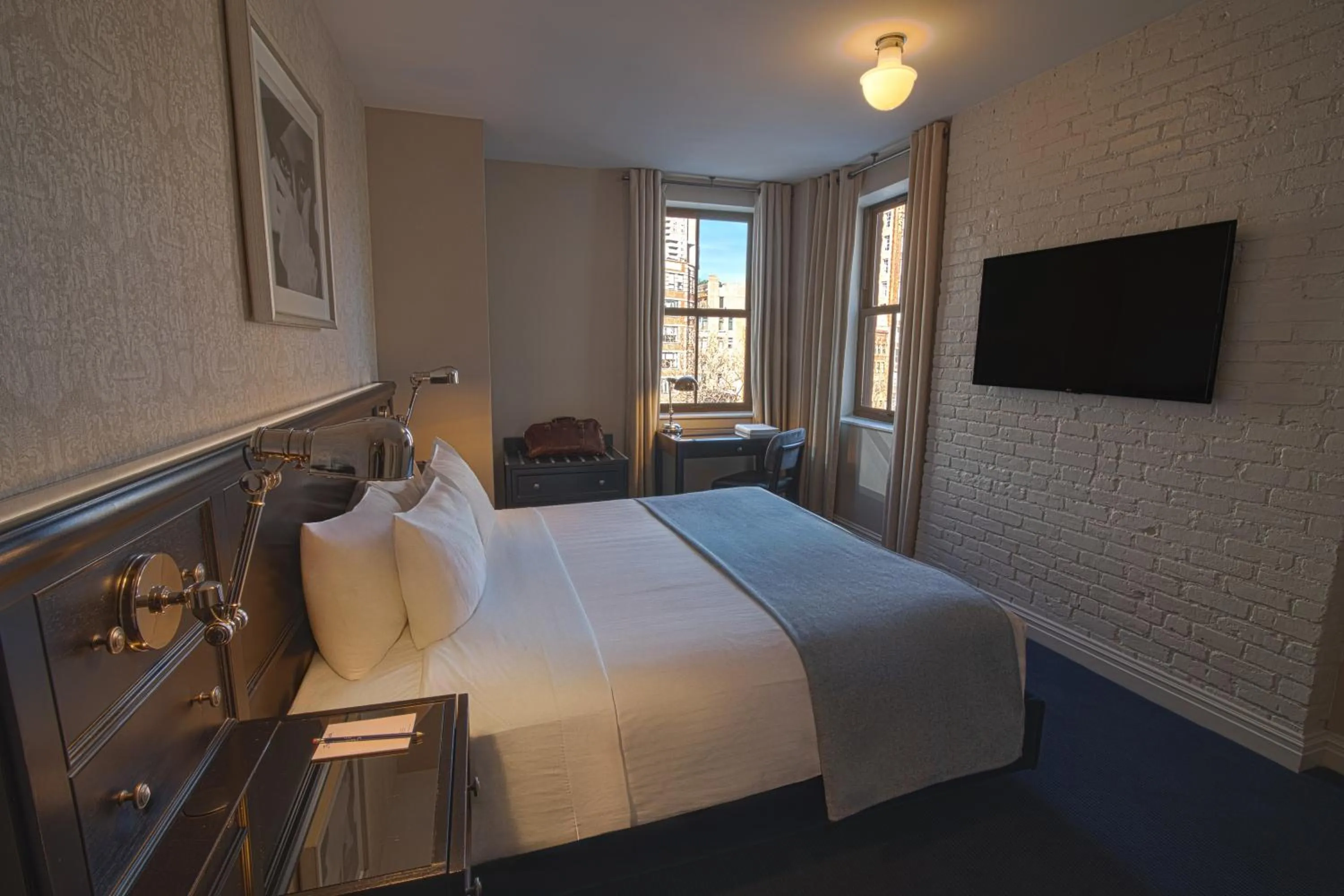Bedroom, Bed in The Frederick Hotel Tribeca