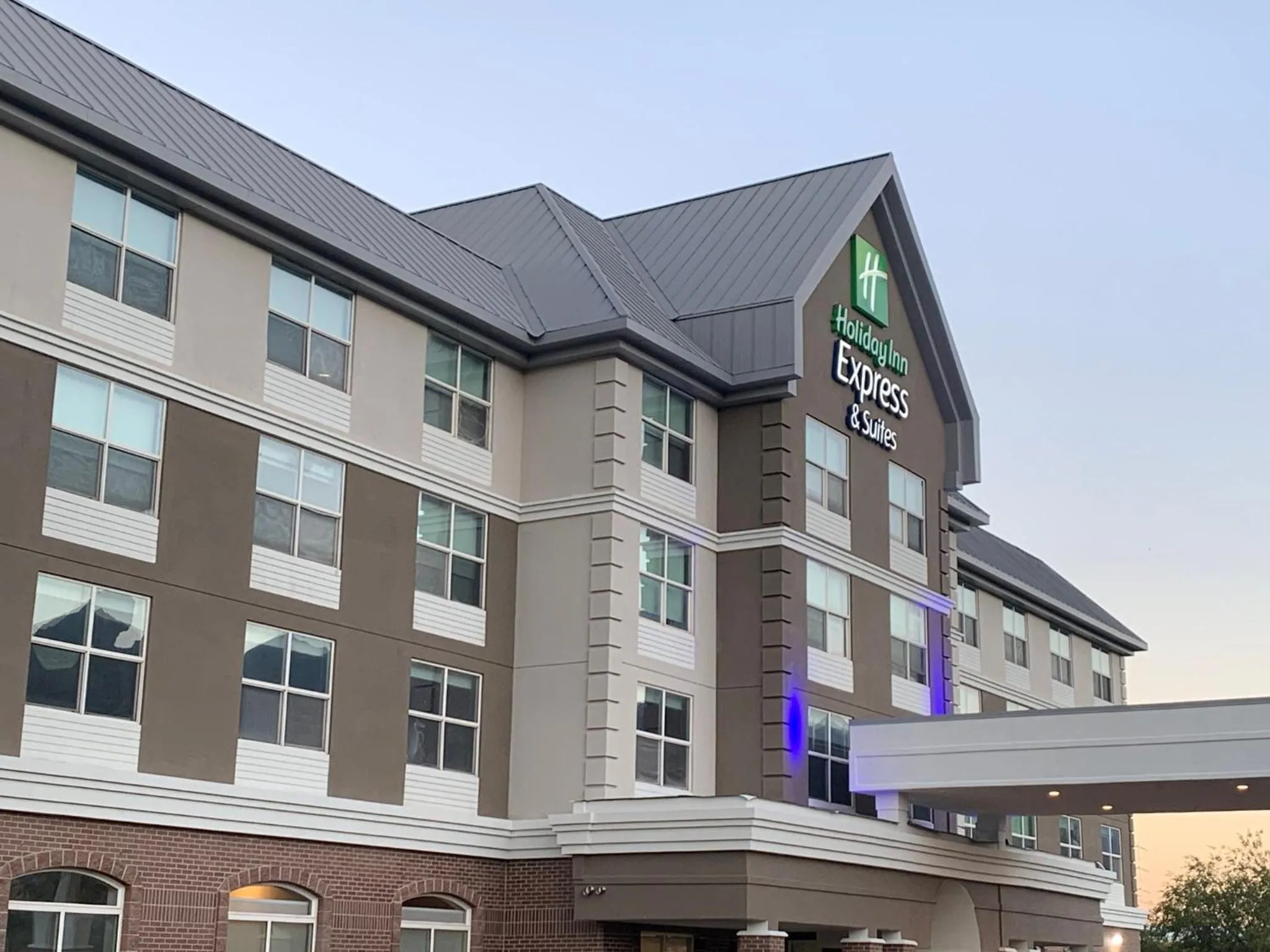 Property building in Holiday Inn Express & Suites Salt Lake City N - Bountiful by IHG