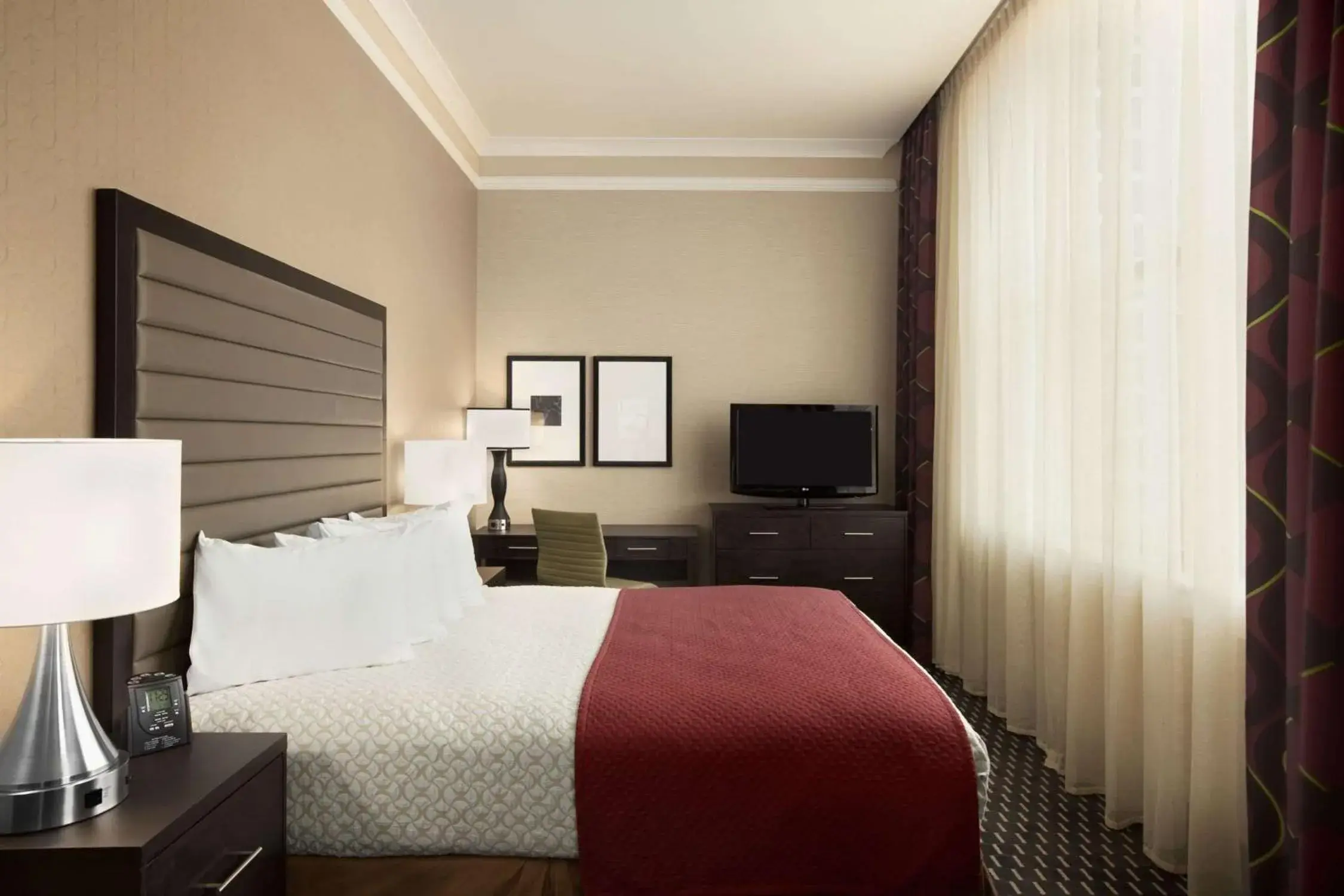 One-Bedroom King Suite - Non-Smoking in Embassy Suites Saint Louis - Downtown One-Bedroom King Suite - Non-Smoking in Embassy Suites Saint Louis - Downtown