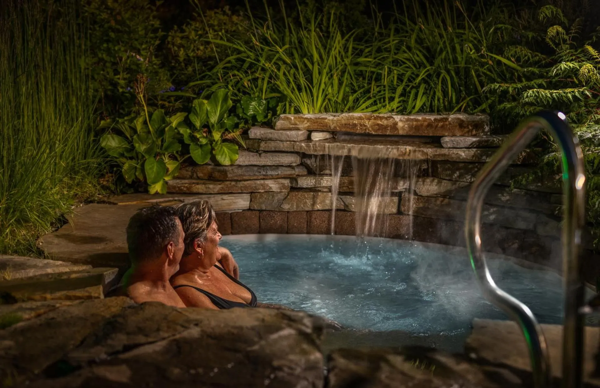Hot Tub in Auberge des Falaises