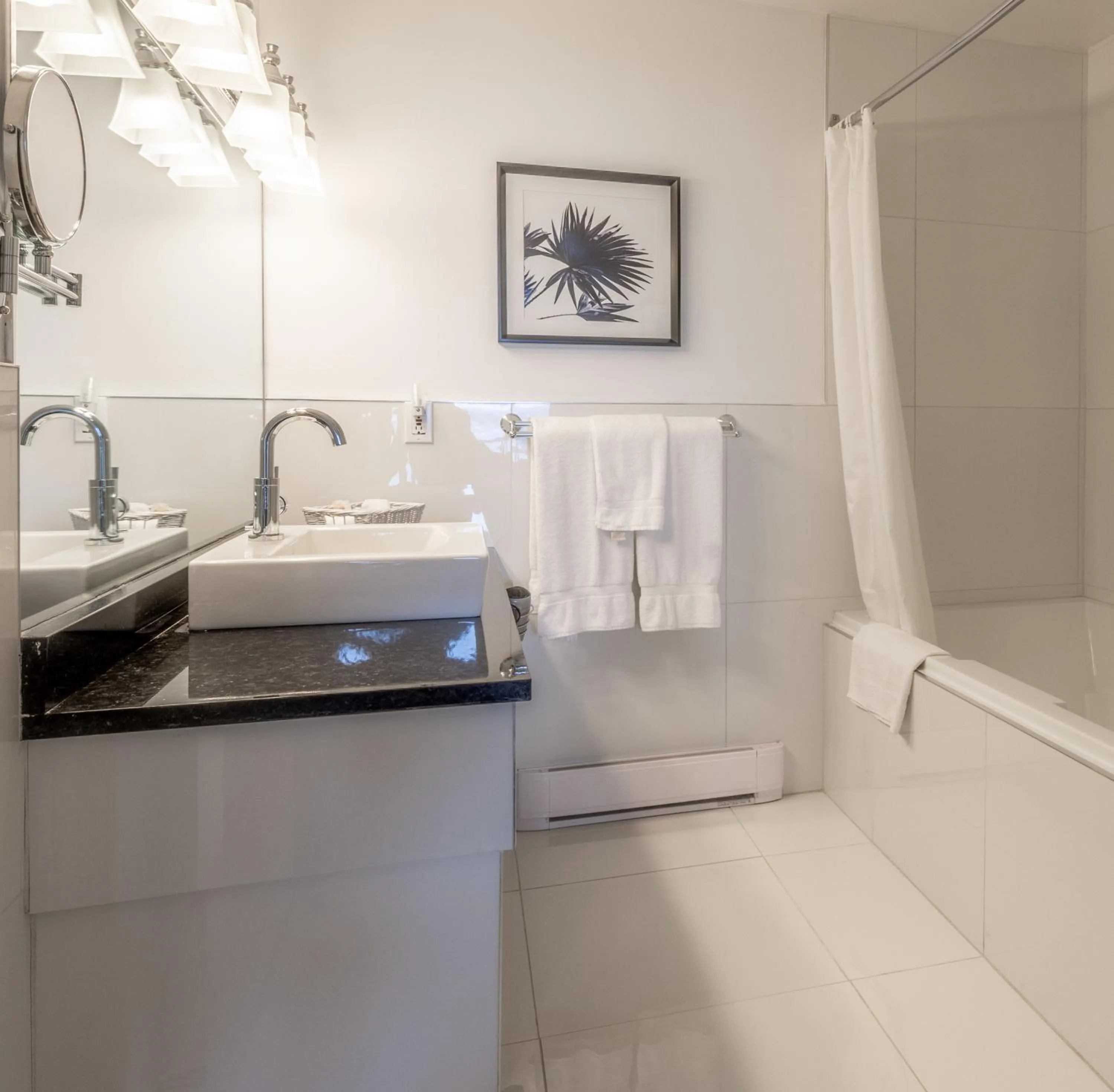 Bath in Auberge des Falaises